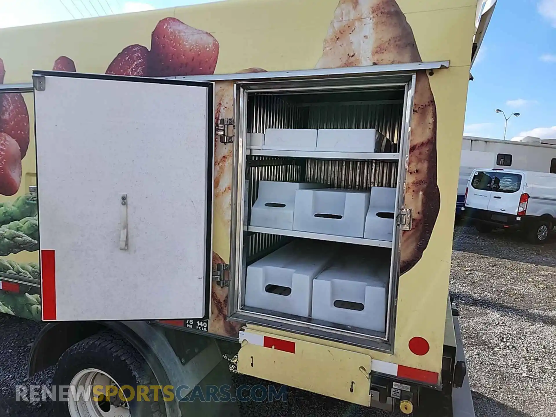 2 fotografías del automóvil dañado 1FDXE4FSXKDC19264 FORD E-450 CUTAWAY 2019