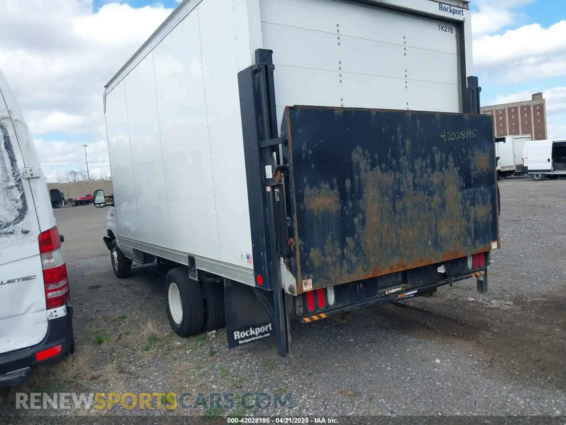 3 Photograph of a damaged car 1FDXE4FN5MDC25793 FORD E-450 CUTAWAY 2021