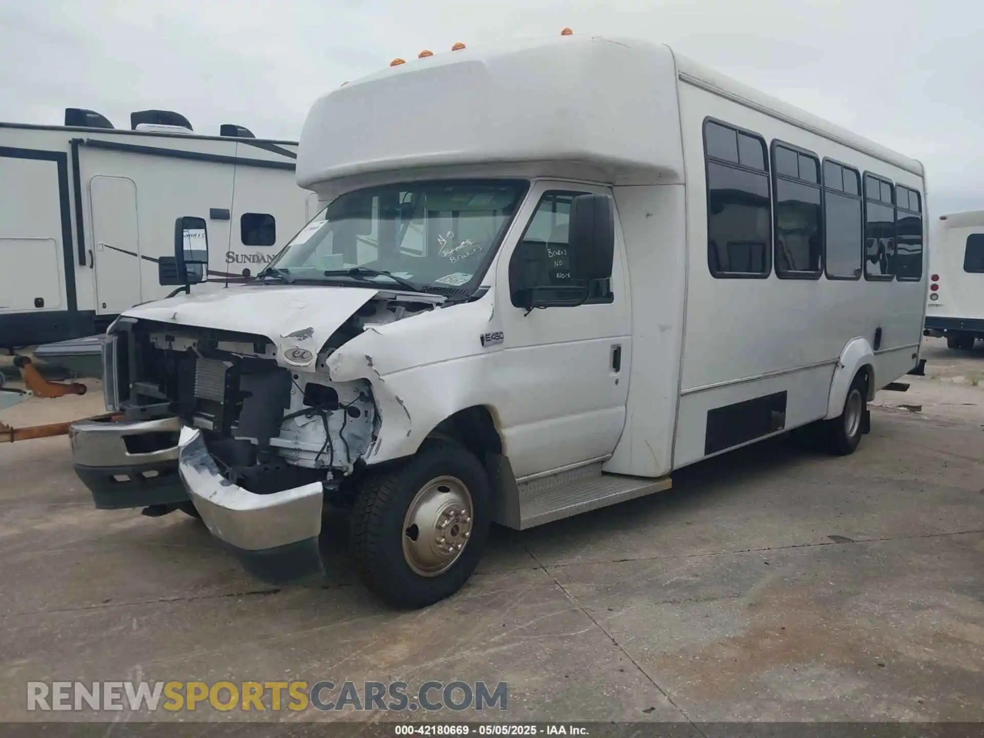 2 Photograph of a damaged car 1FDFE4FN5NDC21725 FORD E-450 CUTAWAY 2022