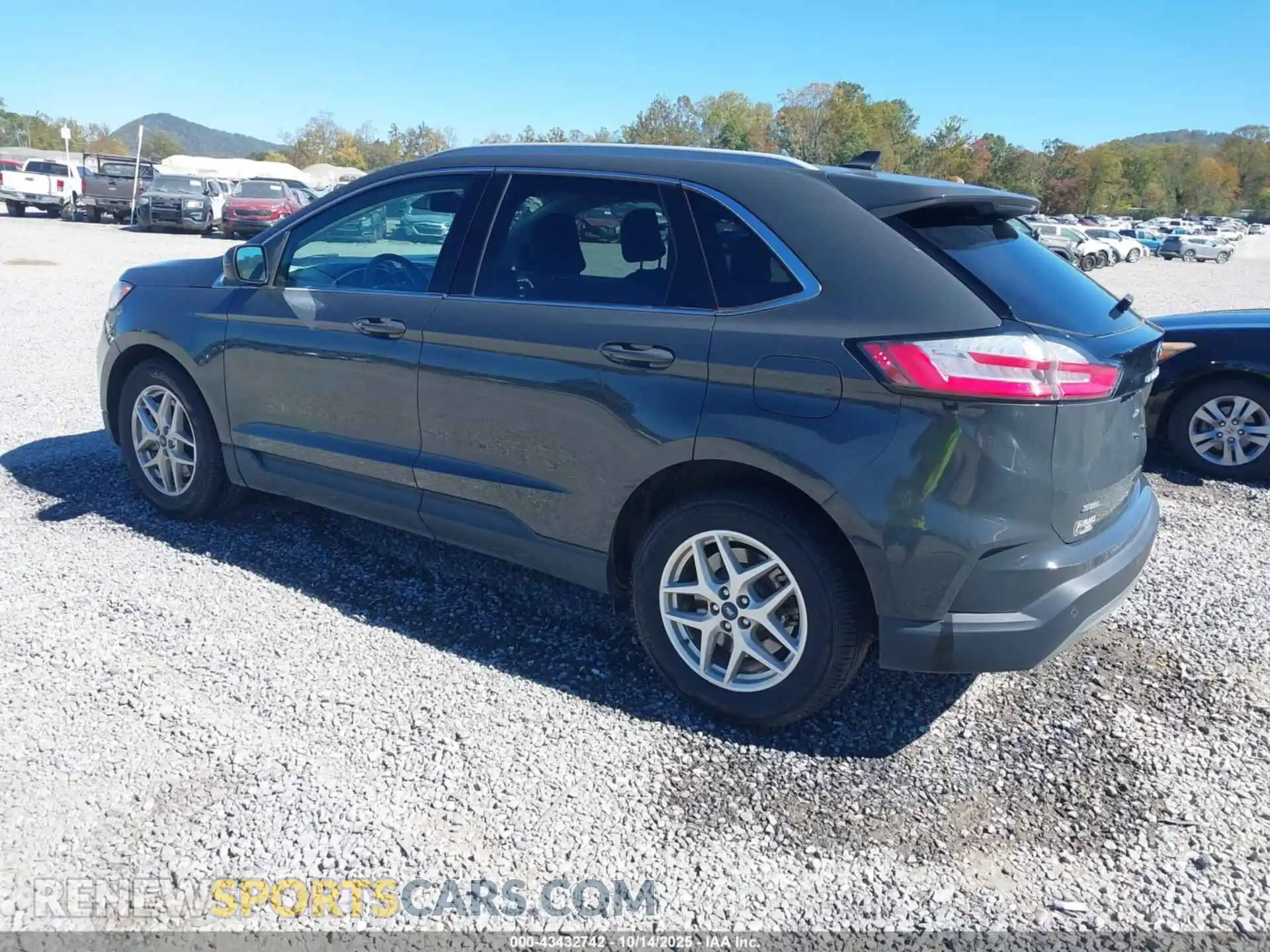 3 Photograph of a damaged car 2FMPK4J93MBA17839 FORD EDGE 2021