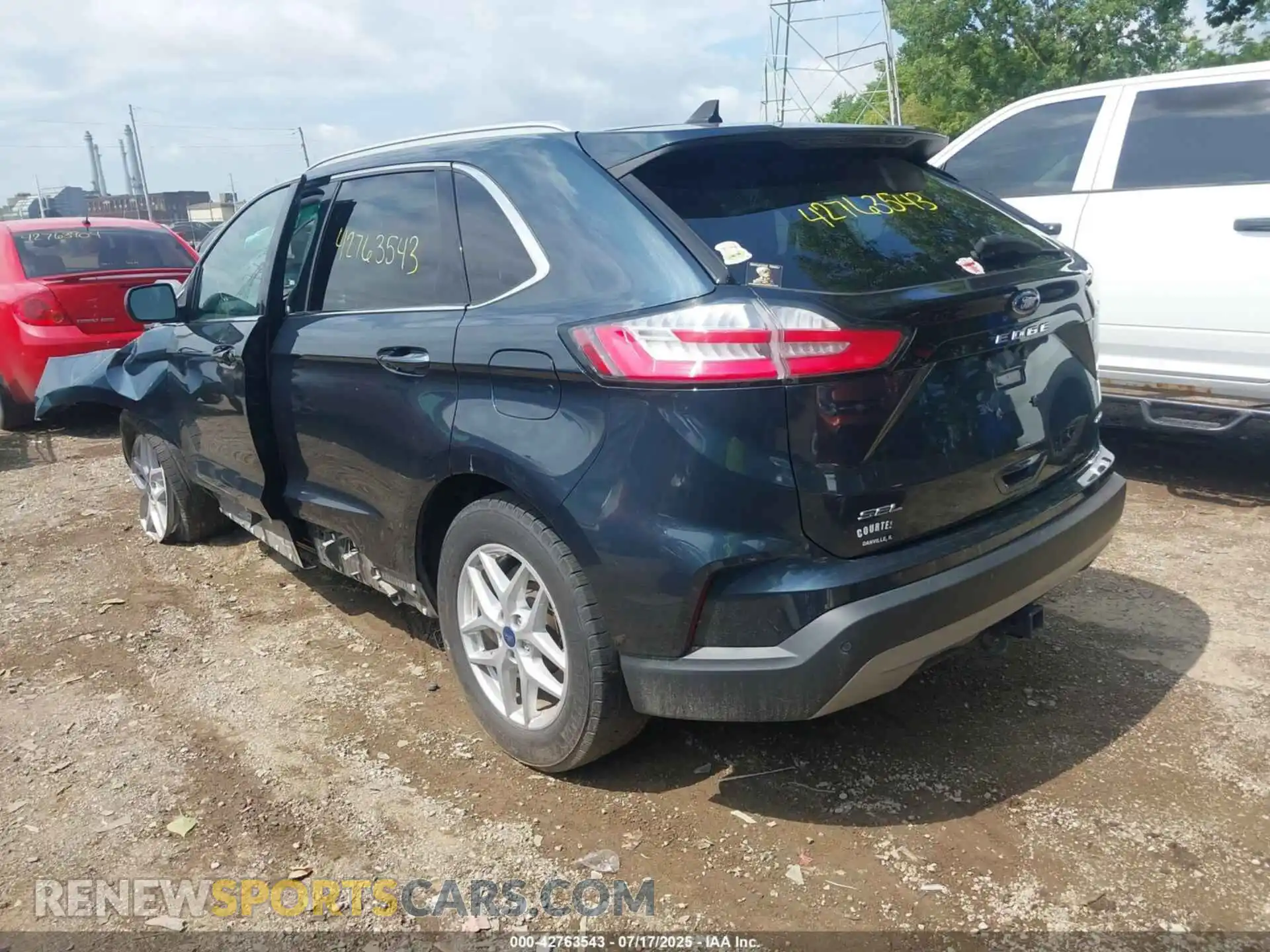3 Photograph of a damaged car 2FMPK4J90NBA89938 FORD EDGE 2022