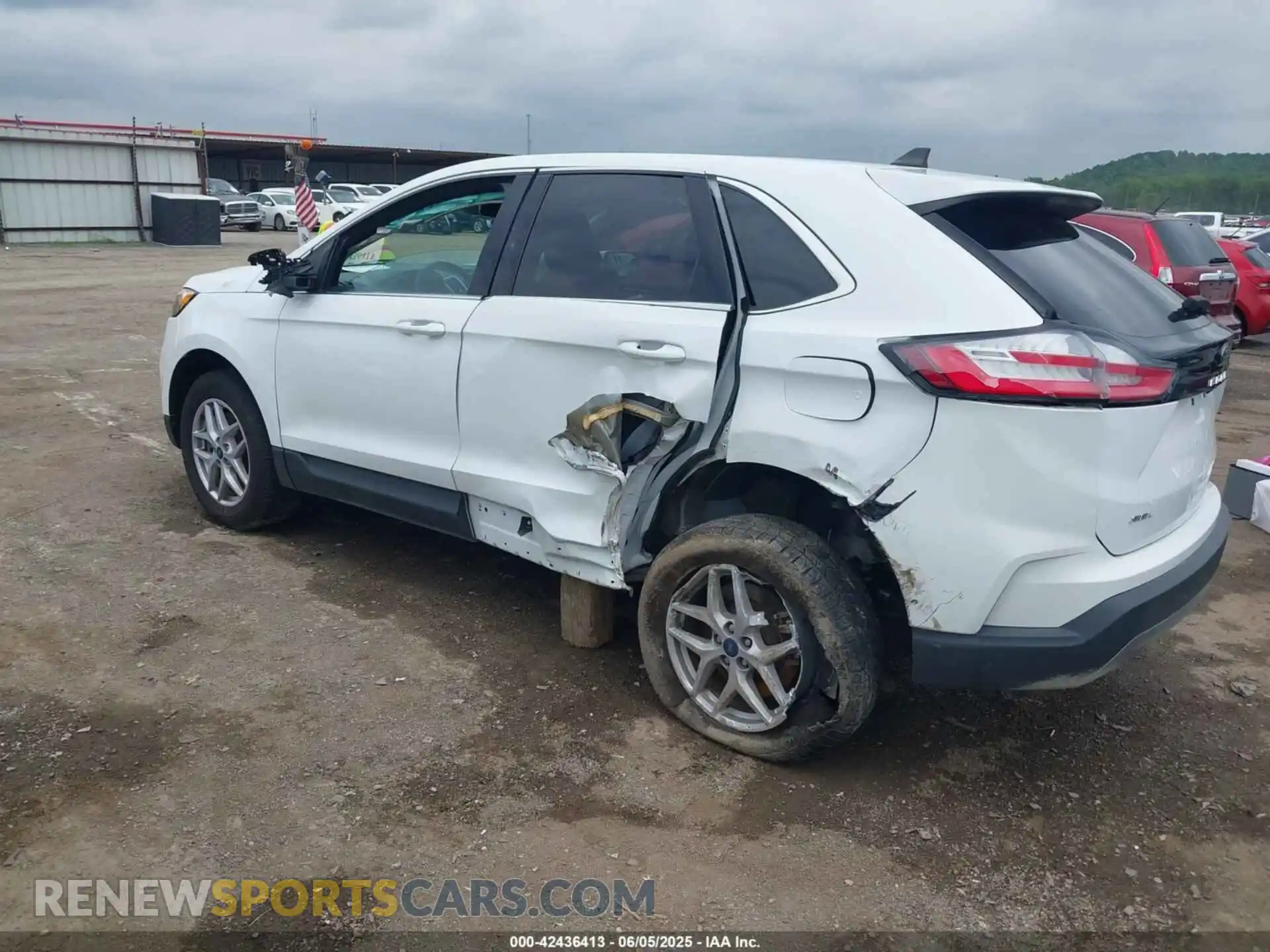 3 Photograph of a damaged car 2FMPK4J94NBA09282 FORD EDGE 2022