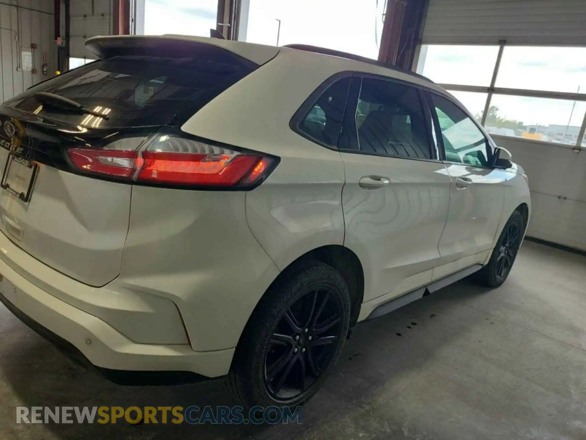 1 Photograph of a damaged car 2FMPK4J94NBA42749 FORD EDGE 2022