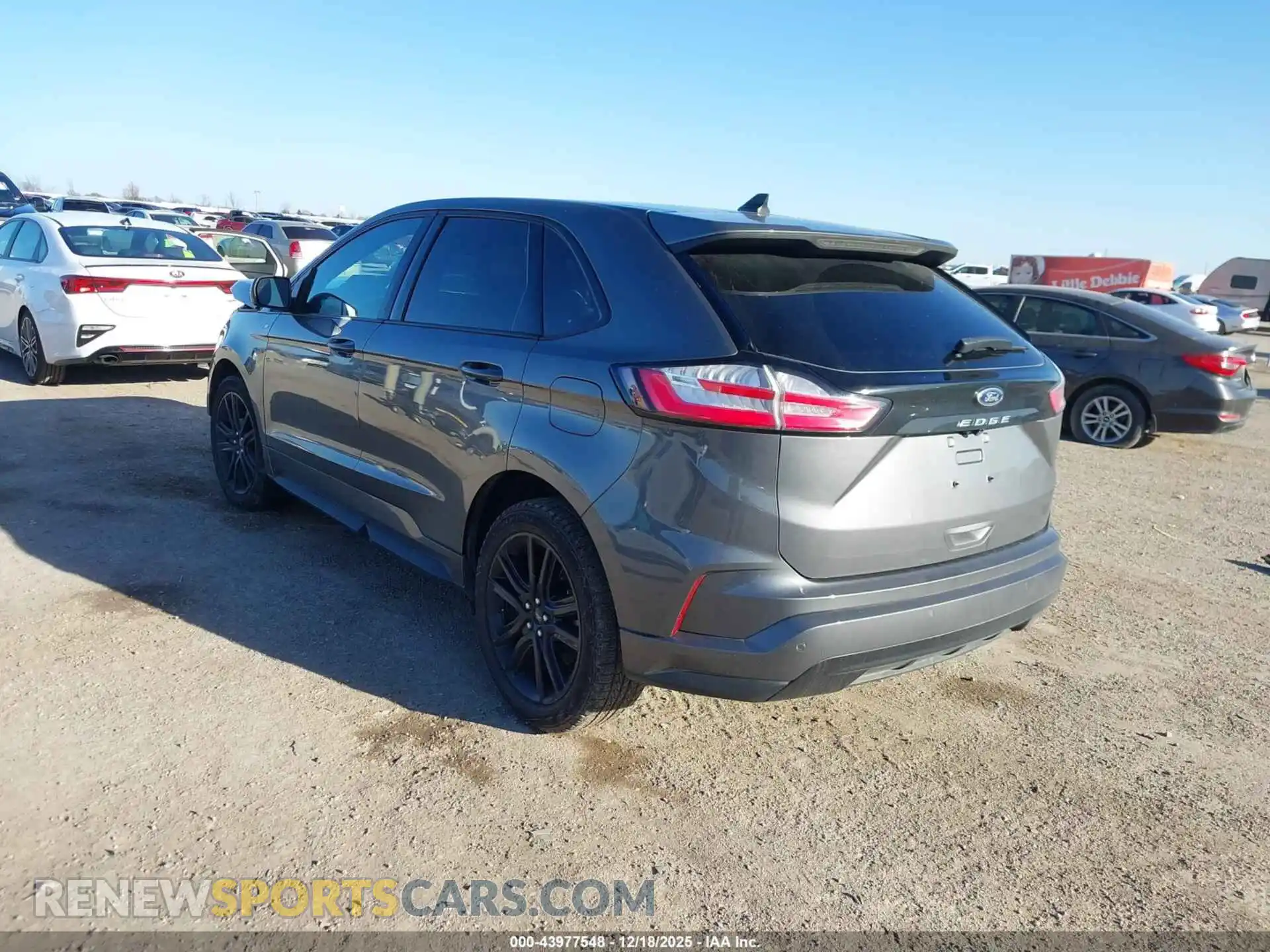 3 Photograph of a damaged car 2FMPK4J97NBA13567 FORD EDGE 2022