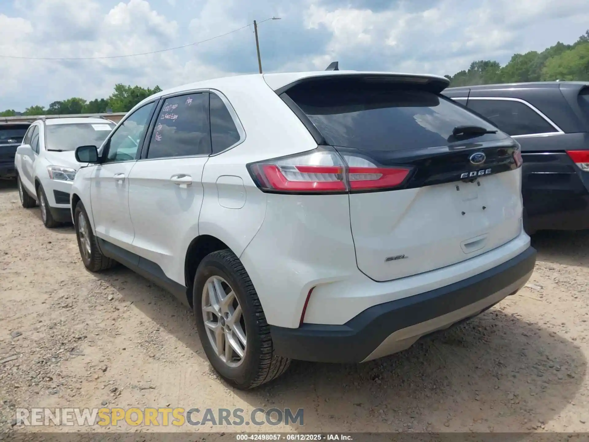 3 Photograph of a damaged car 2FMPK4J9XNBA14065 FORD EDGE 2022