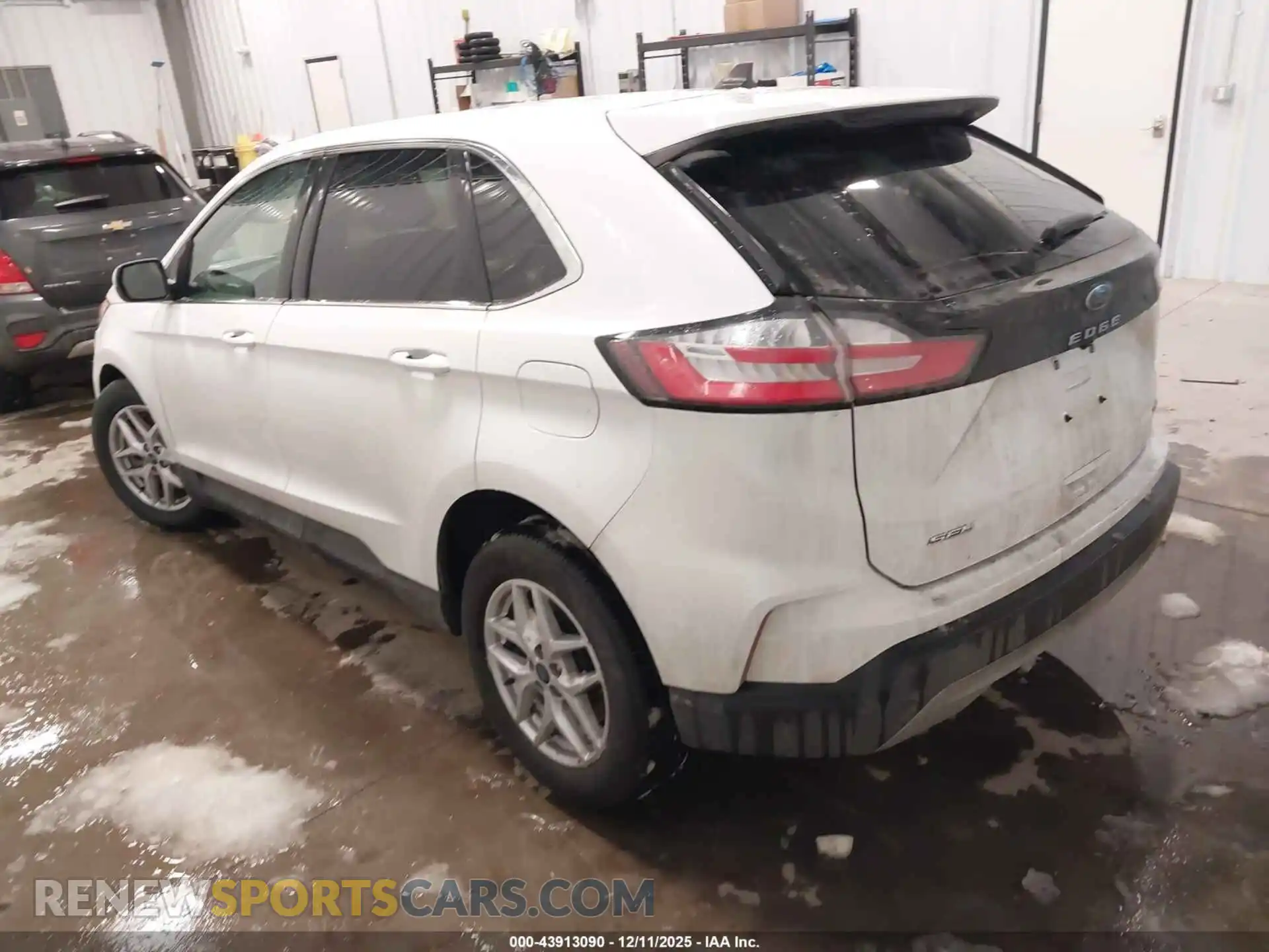 3 Photograph of a damaged car 2FMPK4J9XNBA91163 FORD EDGE 2022
