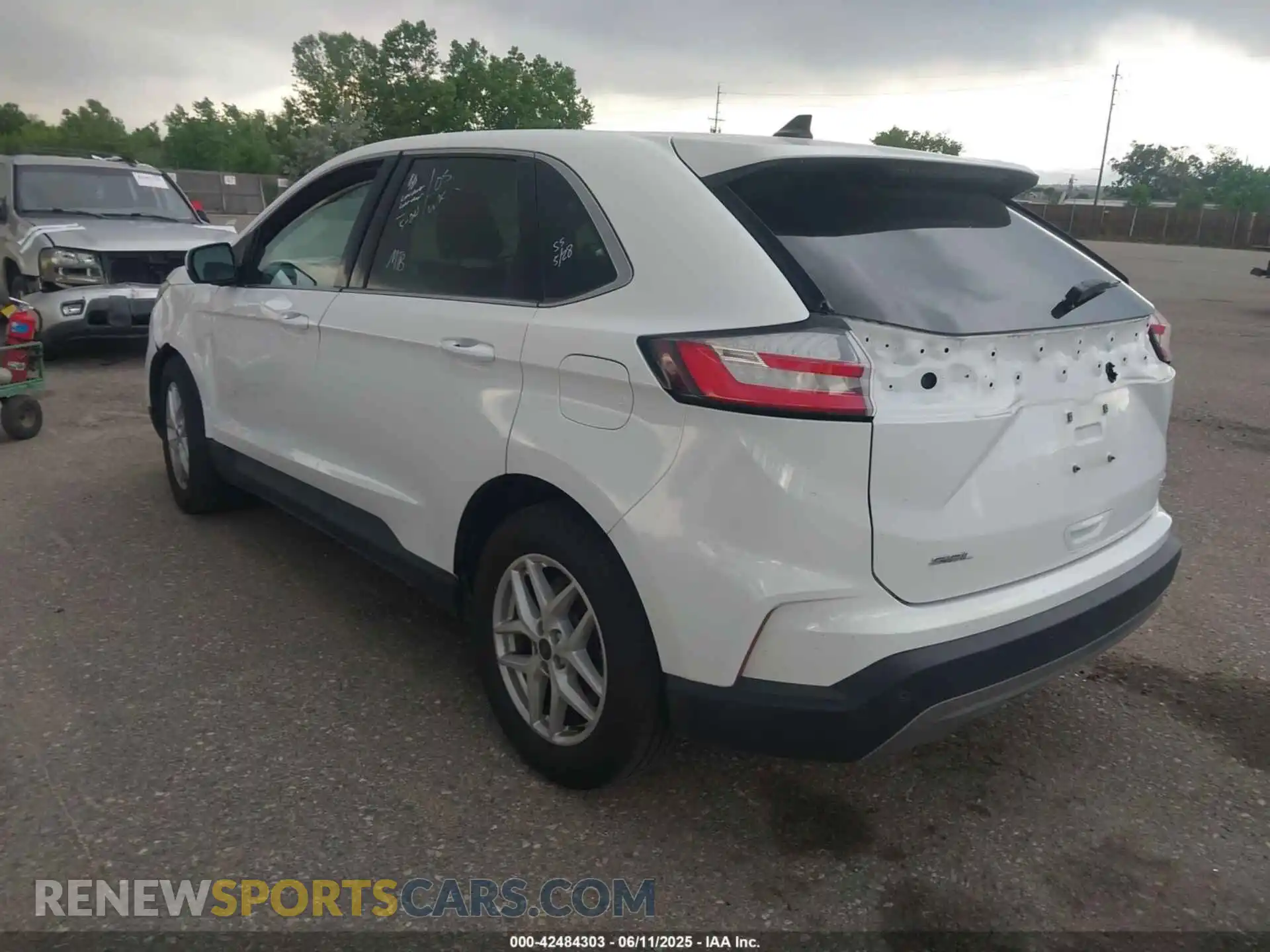 3 Photograph of a damaged car 2FMPK4J90RBA77889 FORD EDGE 2024