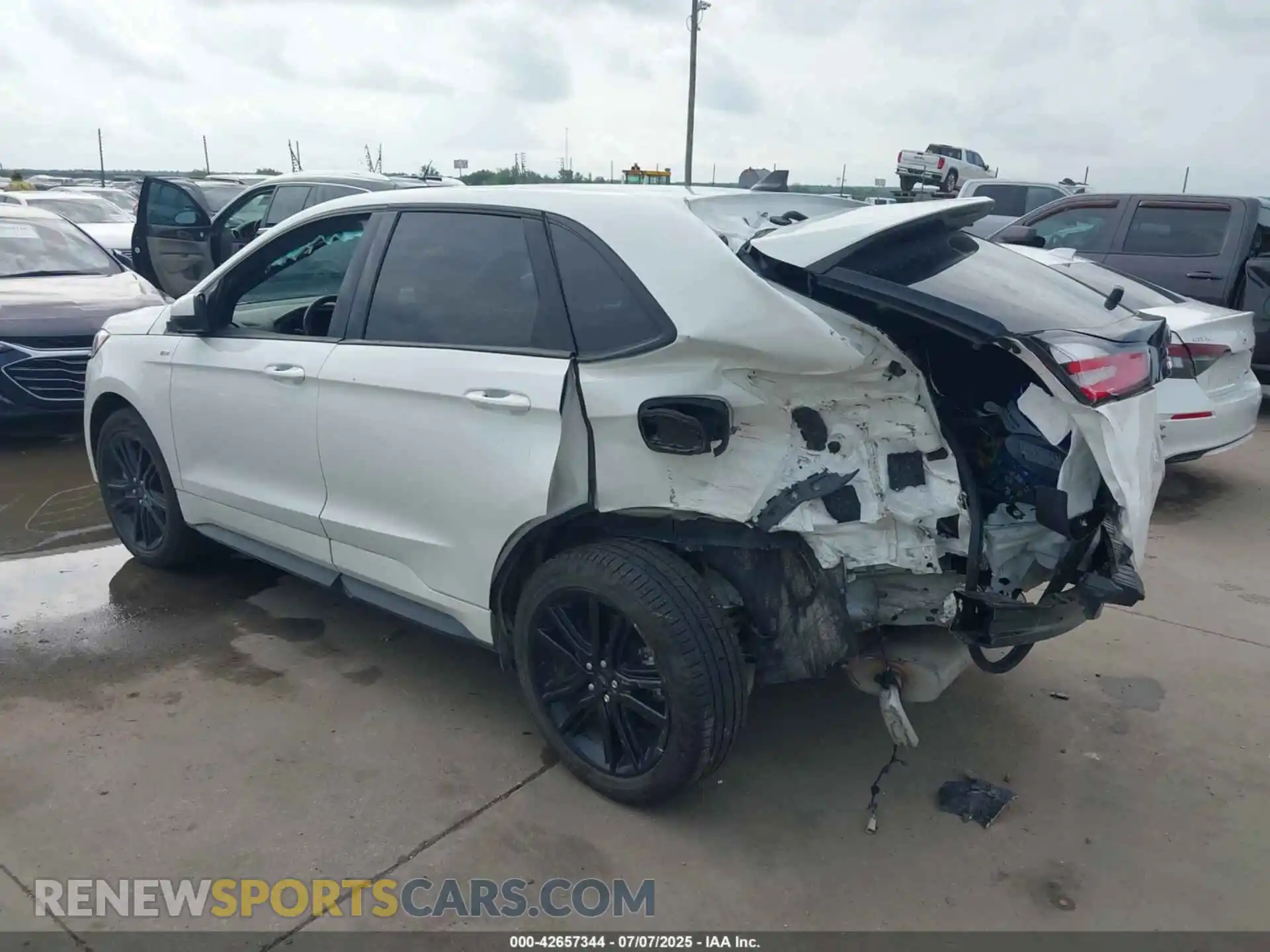 3 Photograph of a damaged car 2FMPK4J93RBA87896 FORD EDGE 2024