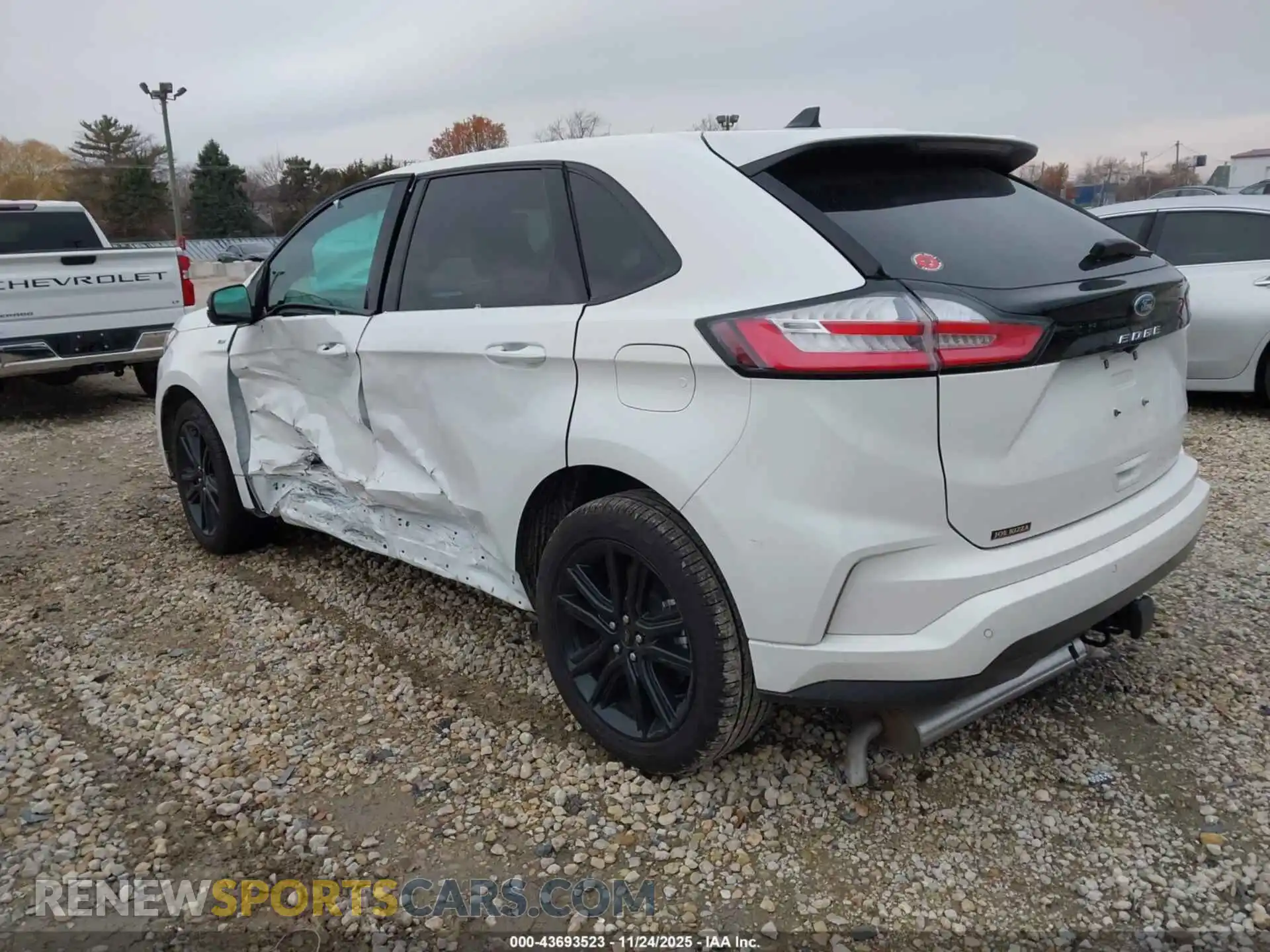 3 Photograph of a damaged car 2FMPK4J93RBB15325 FORD EDGE 2024
