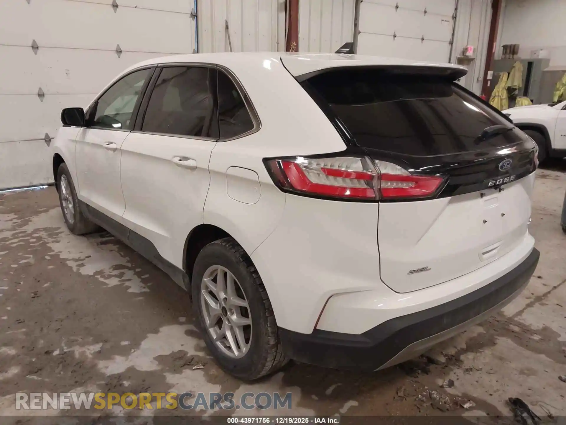 3 Photograph of a damaged car 2FMPK4J94RBA33314 FORD EDGE 2024