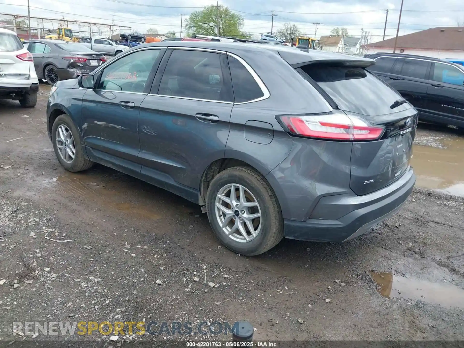3 Photograph of a damaged car 2FMPK4J95RBA98916 FORD EDGE 2024