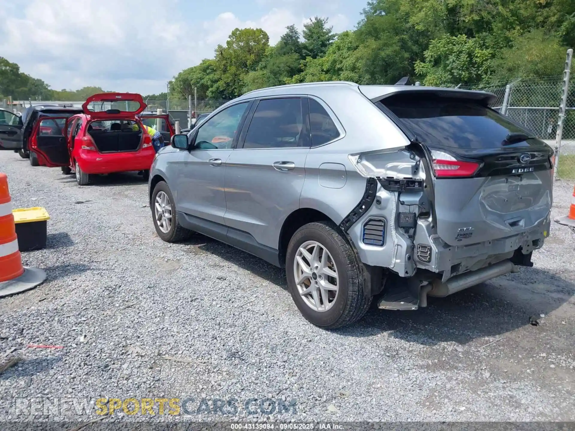 3 Photograph of a damaged car 2FMPK4J96RBA25263 FORD EDGE 2024