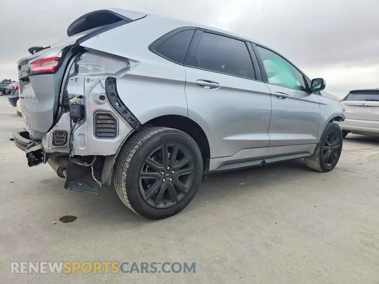 3 fotografías del automóvil dañado 2FMPK4J9XRBA43846 FORD EDGE 2024
