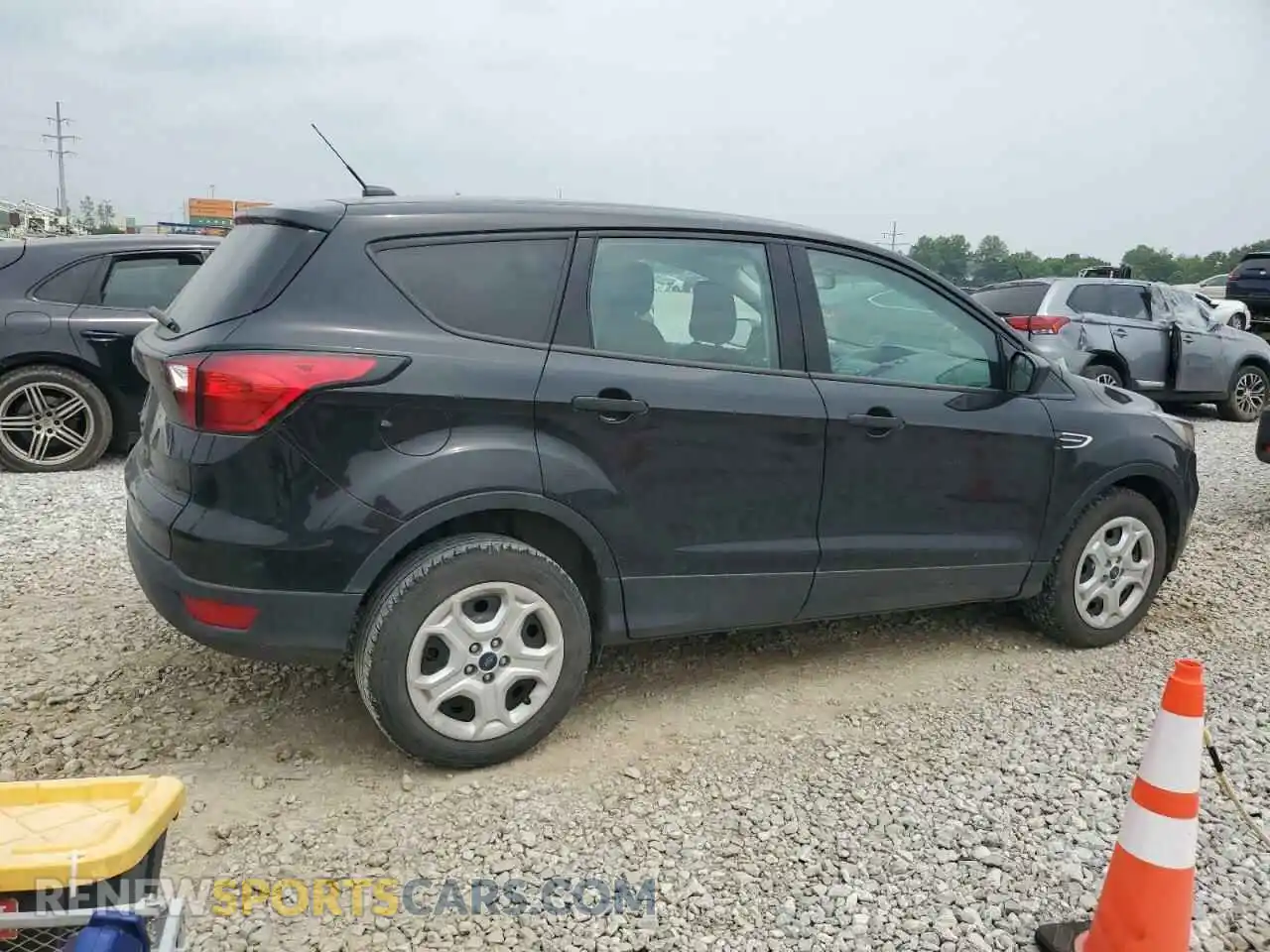 3 Photograph of a damaged car 1FMCU0F73KUB10814 FORD ESCAPE 2019