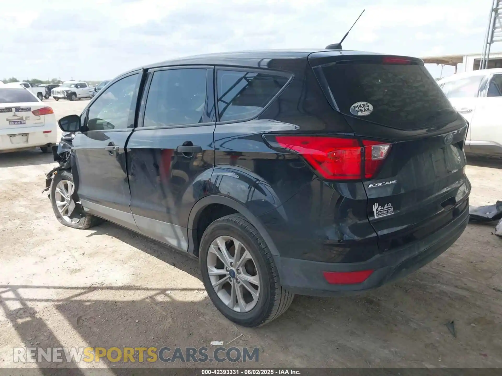 3 Photograph of a damaged car 1FMCU0F75KUB77866 FORD ESCAPE 2019