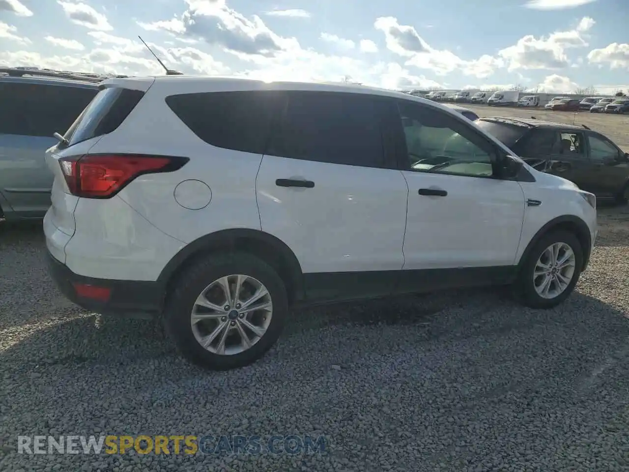 3 Photograph of a damaged car 1FMCU0F76KUB00844 FORD ESCAPE 2019