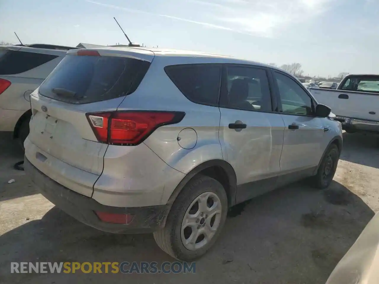 3 Photograph of a damaged car 1FMCU0F77KUB88965 FORD ESCAPE 2019