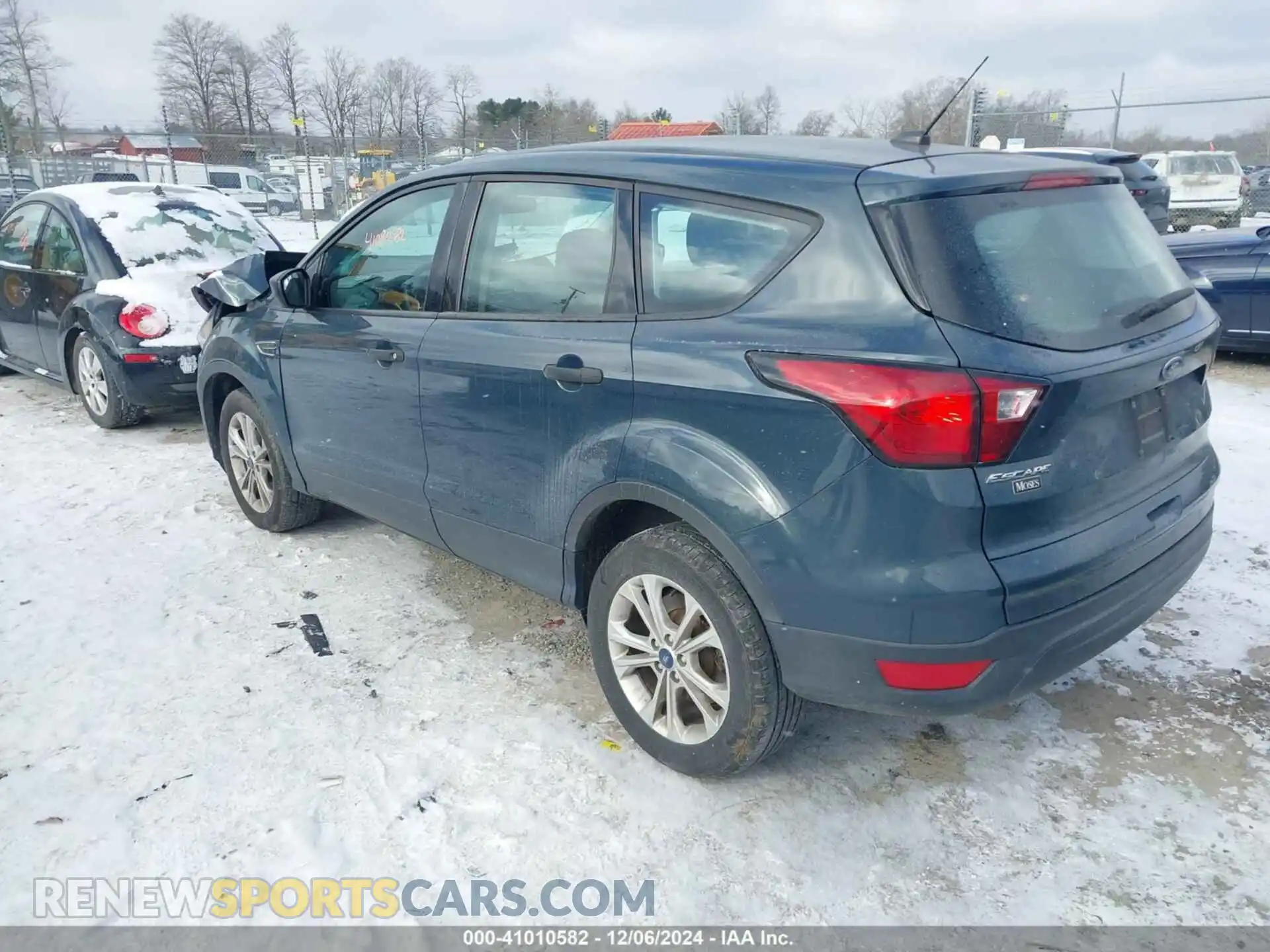 3 Photograph of a damaged car 1FMCU0F78KUA96005 FORD ESCAPE 2019