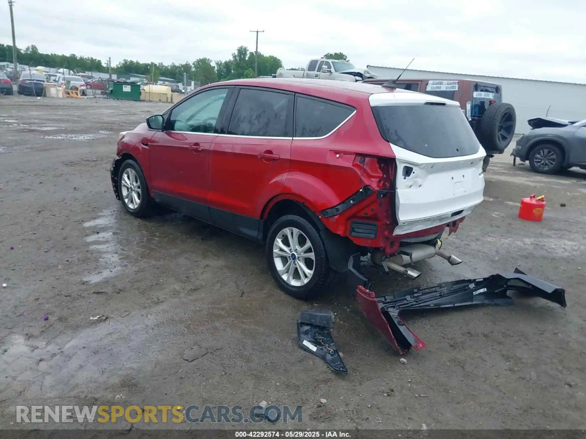 3 Photograph of a damaged car 1FMCU0GD0KUA38832 FORD ESCAPE 2019