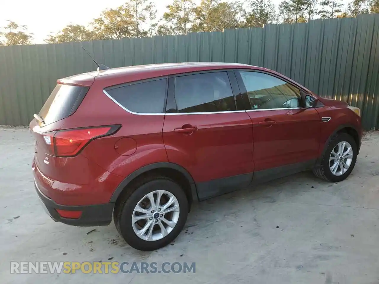 3 Photograph of a damaged car 1FMCU0GD0KUA87674 FORD ESCAPE 2019