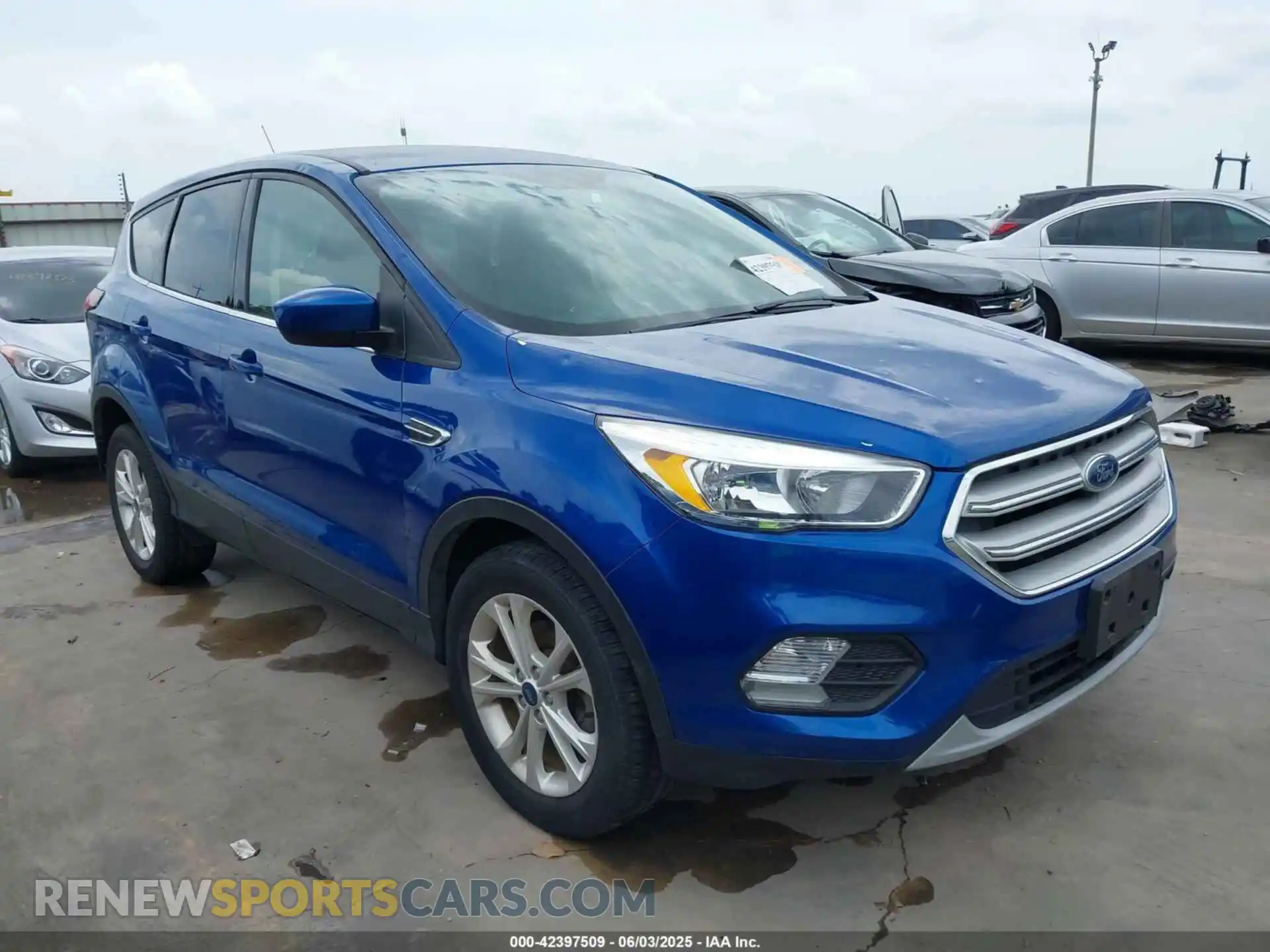 1 Фотография поврежденного автомобиля 1FMCU0GD1KUB51592 FORD ESCAPE 2019
