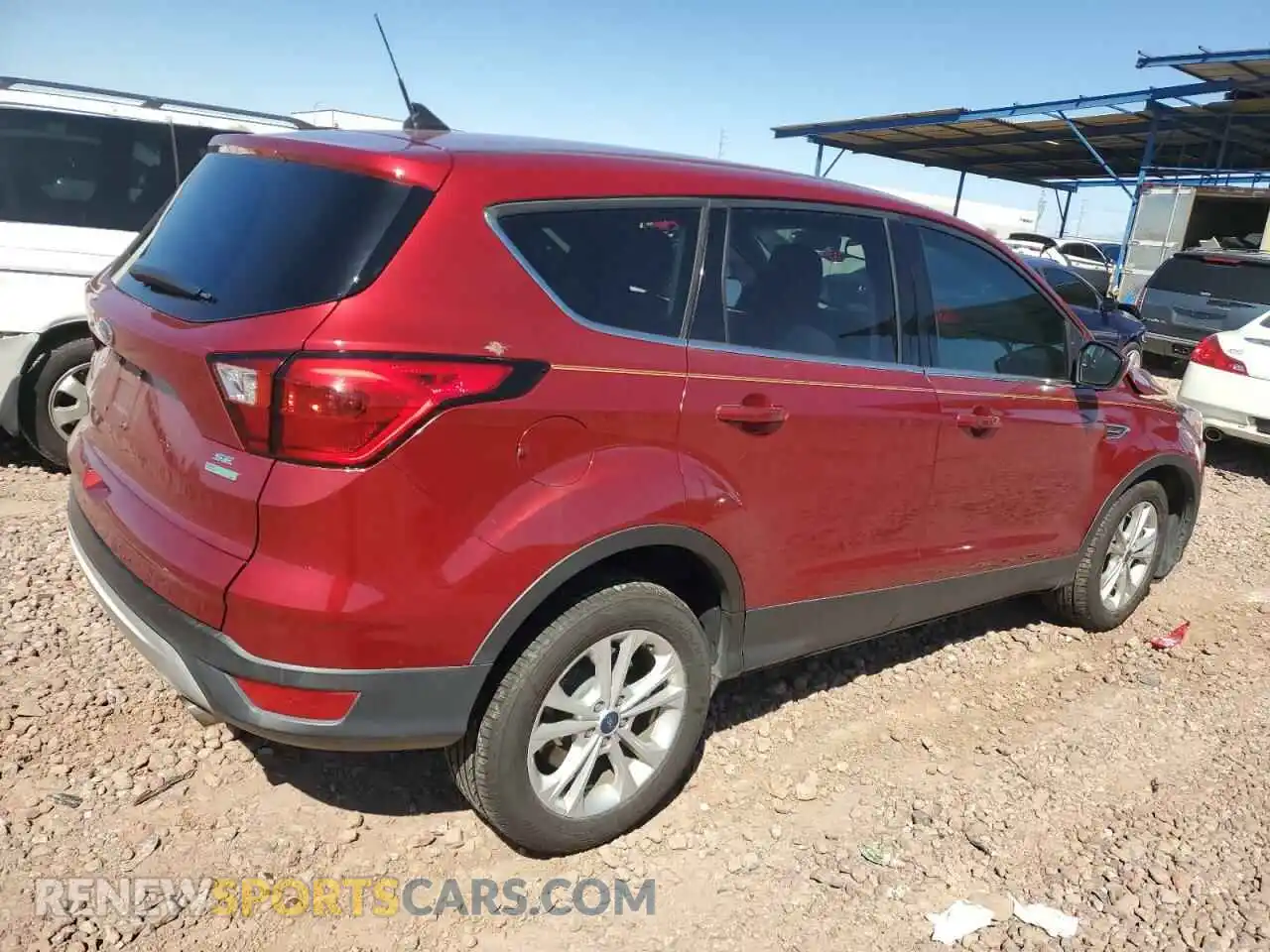 3 Photograph of a damaged car 1FMCU0GD1KUC46556 FORD ESCAPE 2019
