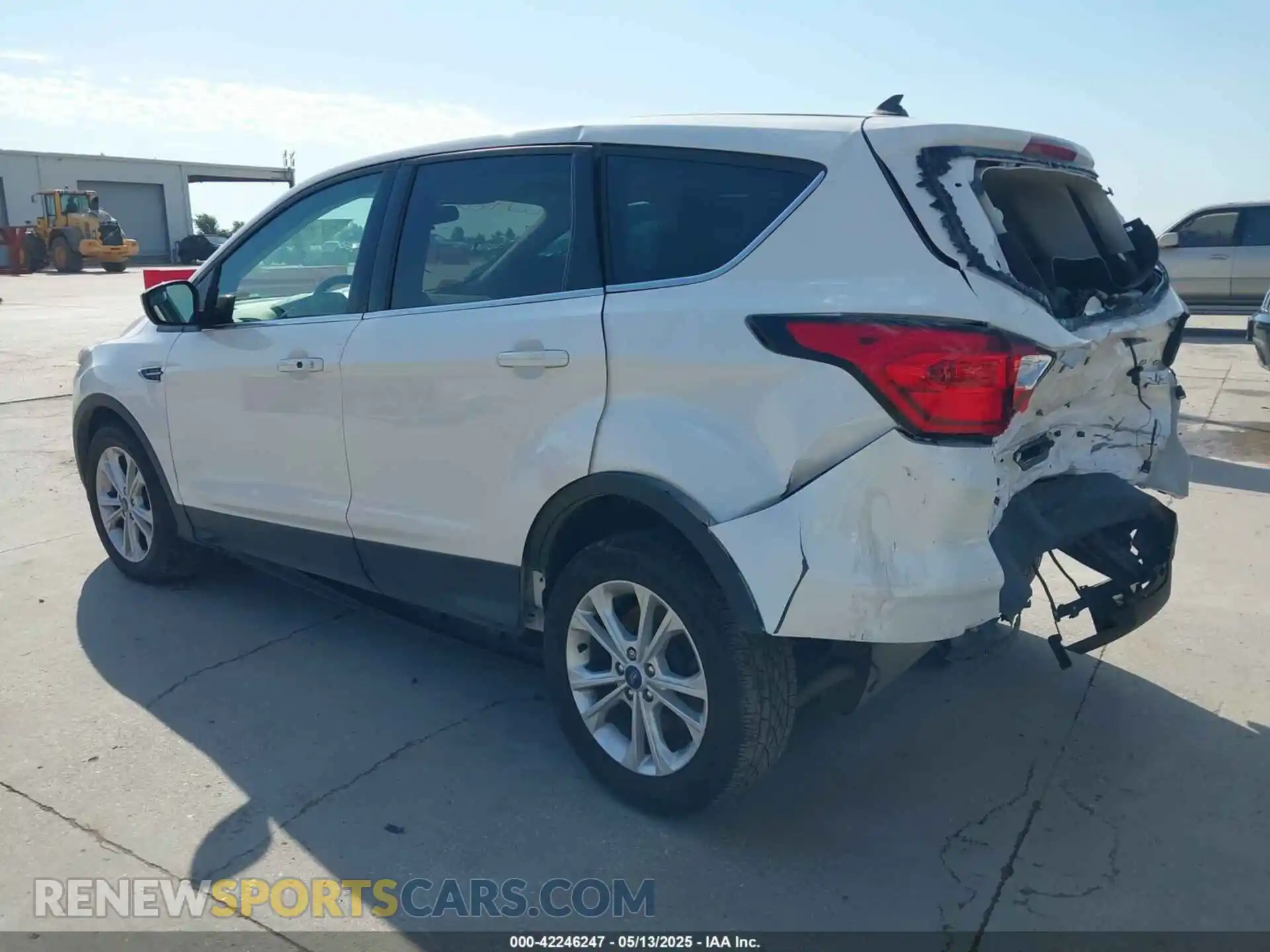 3 Photograph of a damaged car 1FMCU0GD2KUA04603 FORD ESCAPE 2019