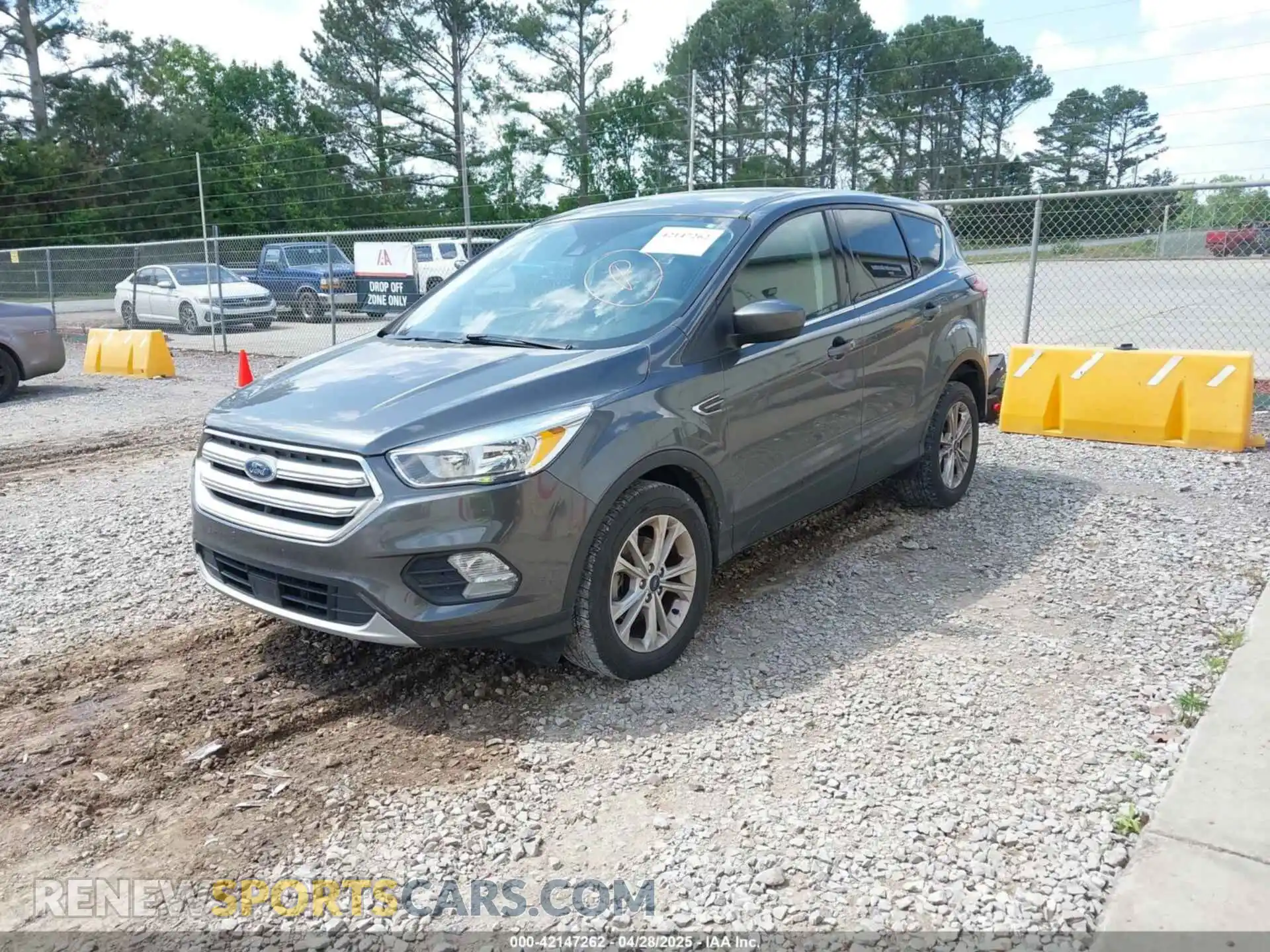 2 Photograph of a damaged car 1FMCU0GD2KUB38690 FORD ESCAPE 2019