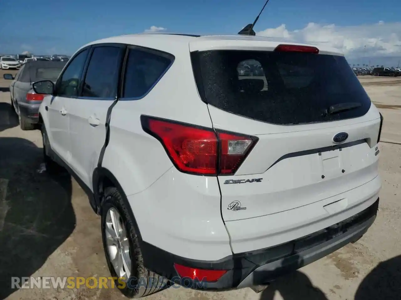2 Photograph of a damaged car 1FMCU0GD2KUB95892 FORD ESCAPE 2019