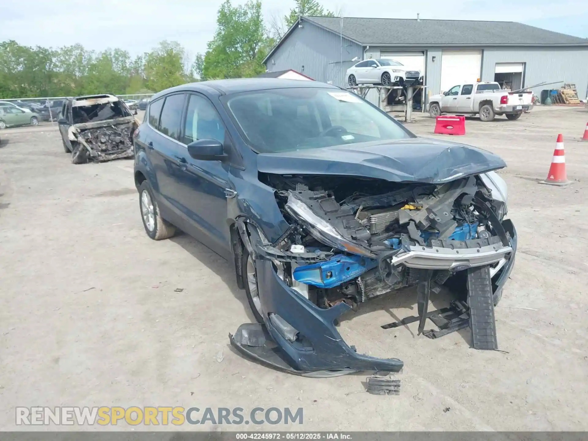 1 Photograph of a damaged car 1FMCU0GD2KUB98923 FORD ESCAPE 2019