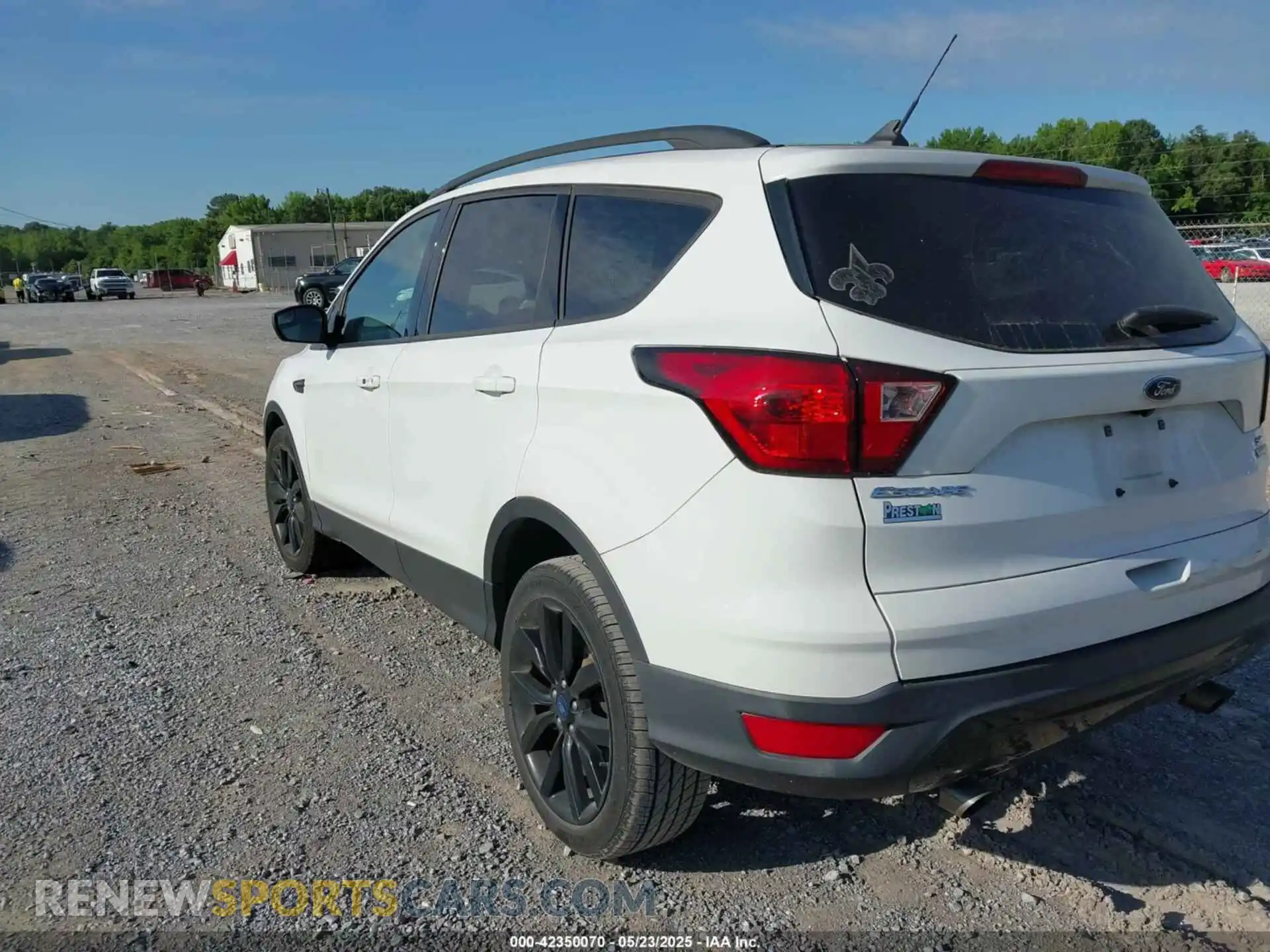 3 Photograph of a damaged car 1FMCU0GD2KUC47330 FORD ESCAPE 2019