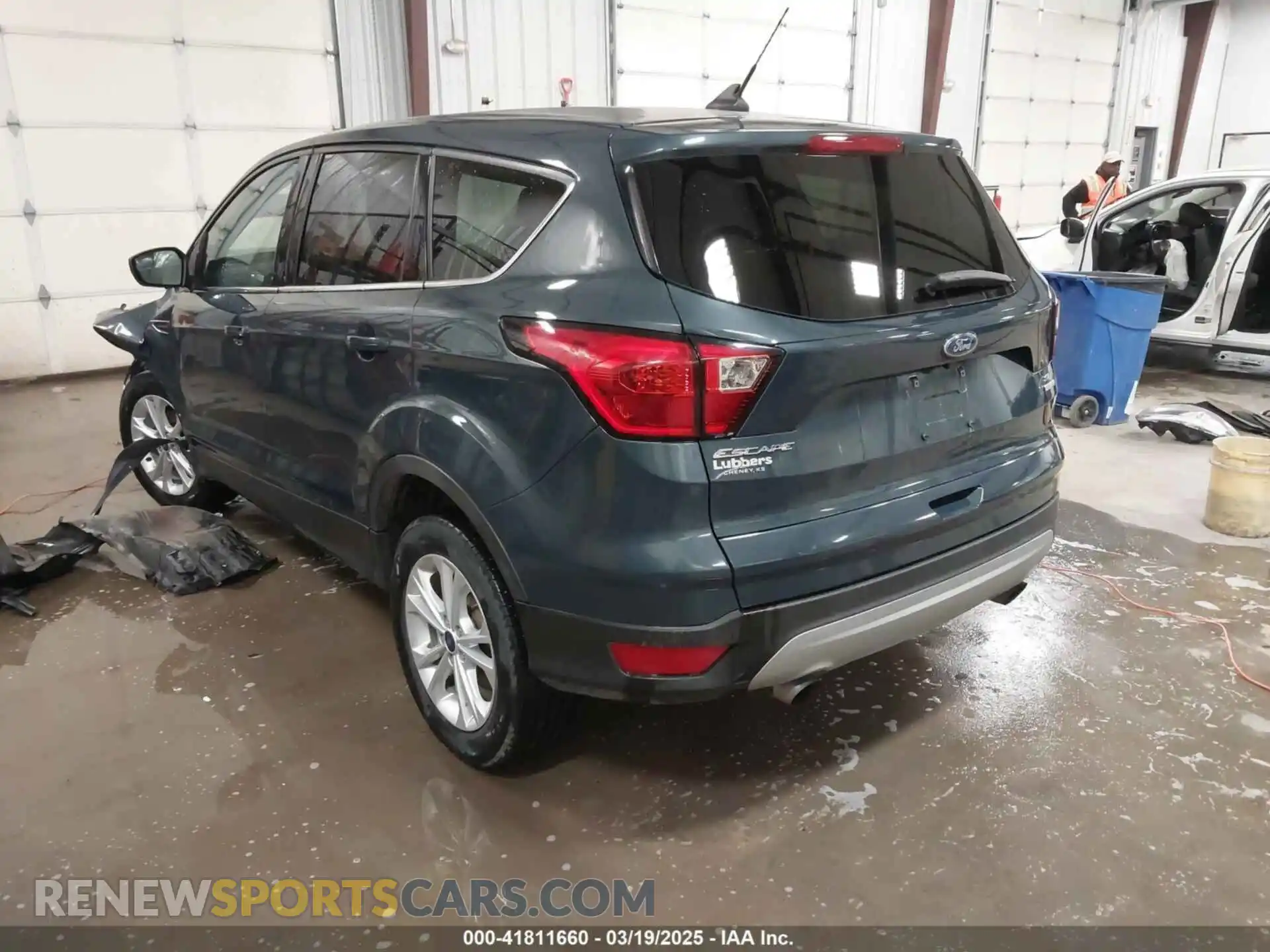 3 Photograph of a damaged car 1FMCU0GD2KUC53502 FORD ESCAPE 2019