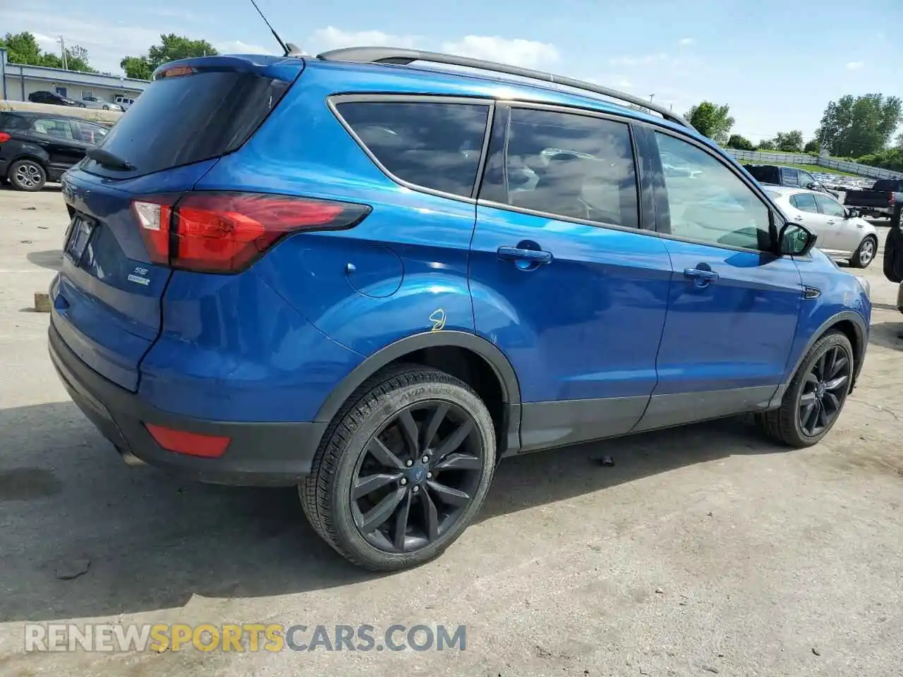 3 Photograph of a damaged car 1FMCU0GD3KUB03012 FORD ESCAPE 2019