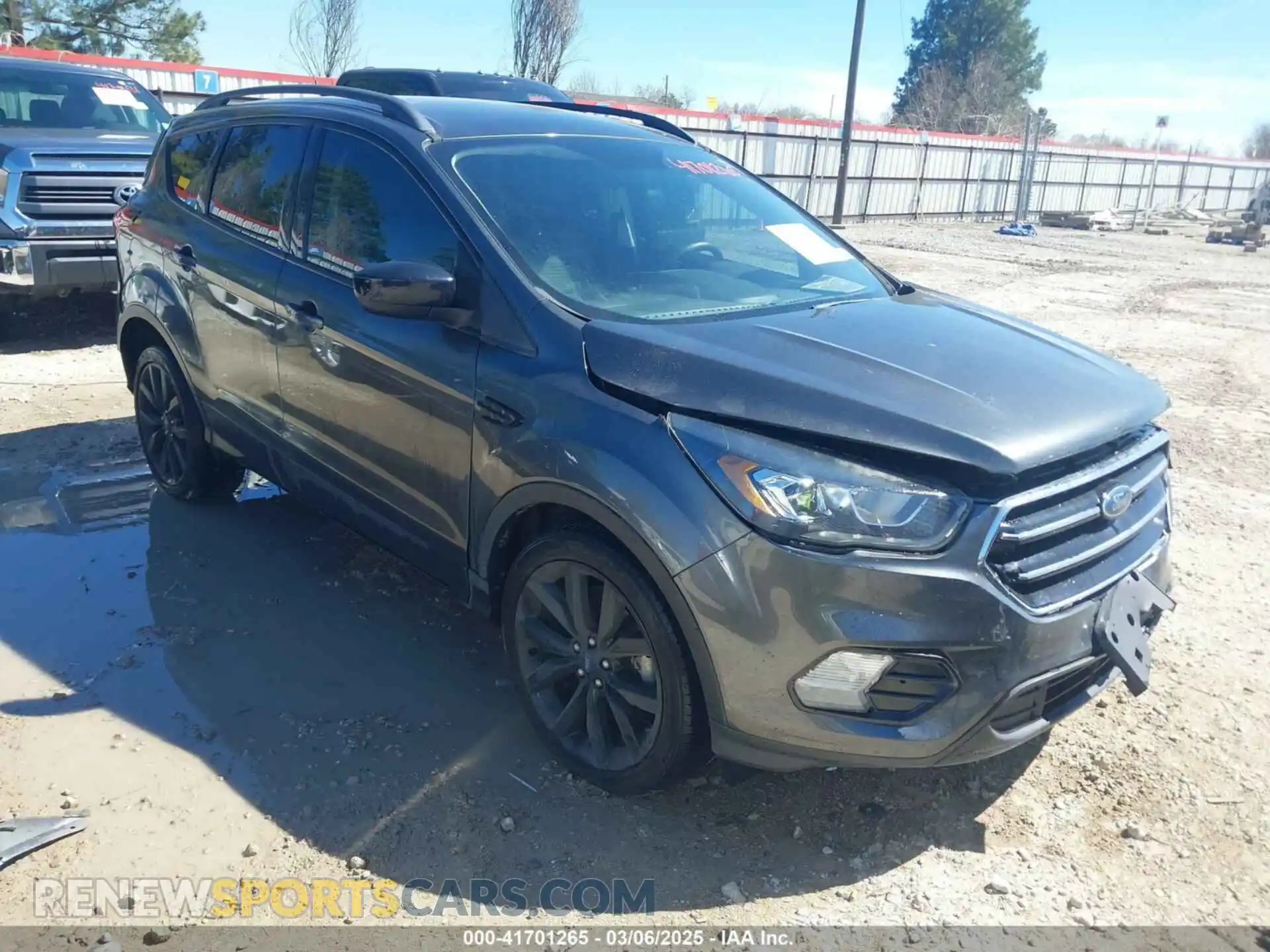 1 Photograph of a damaged car 1FMCU0GD3KUB57331 FORD ESCAPE 2019