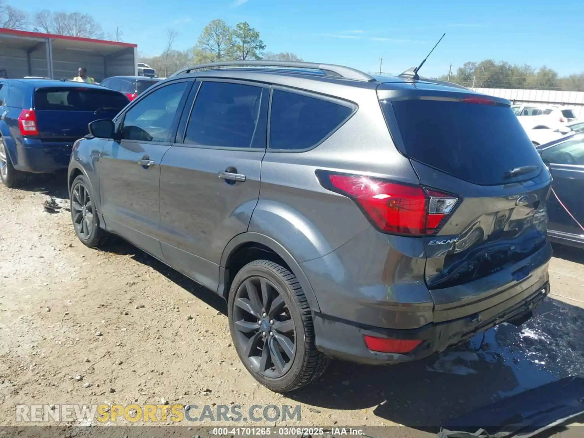 3 Photograph of a damaged car 1FMCU0GD3KUB57331 FORD ESCAPE 2019