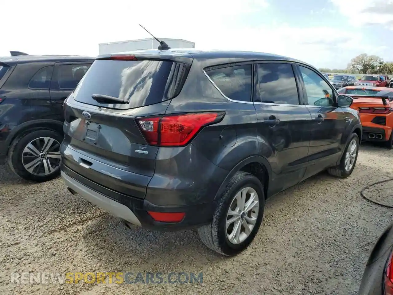 3 Photograph of a damaged car 1FMCU0GD4KUA33794 FORD ESCAPE 2019