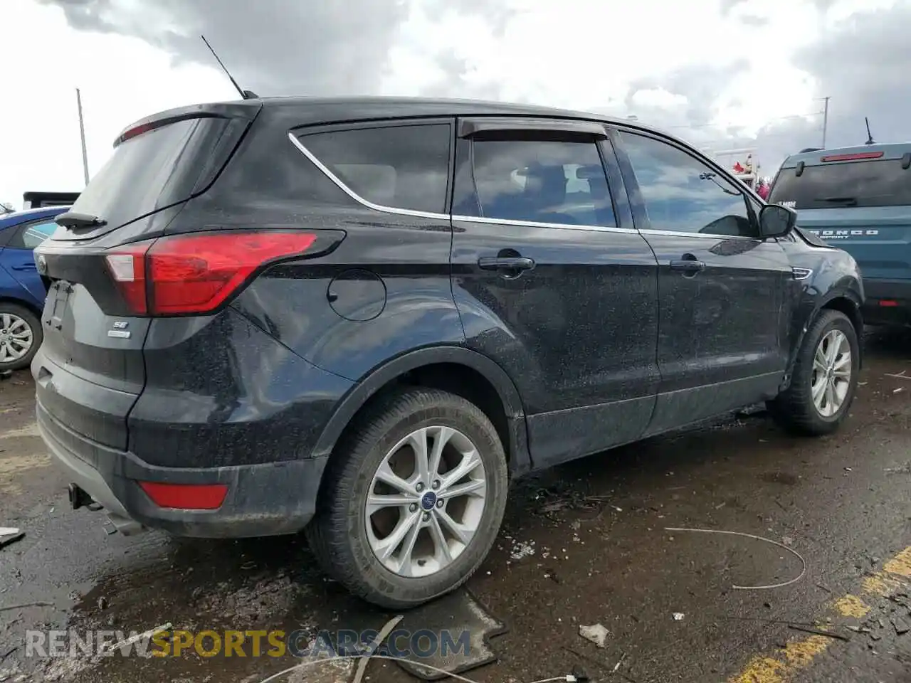 3 Photograph of a damaged car 1FMCU0GD4KUA97687 FORD ESCAPE 2019