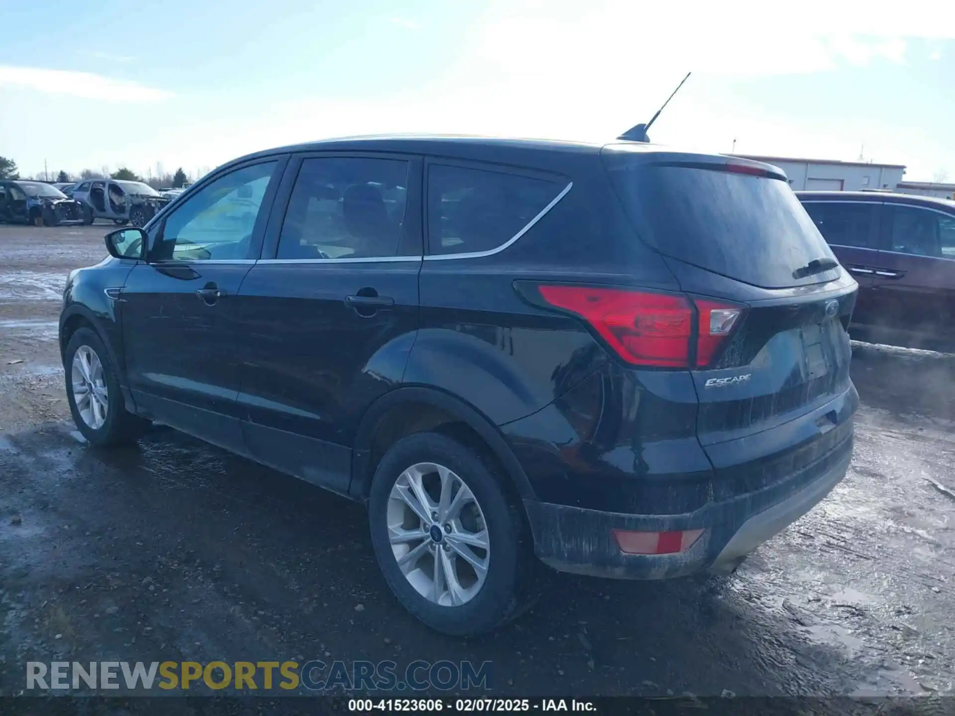3 Photograph of a damaged car 1FMCU0GD4KUB25455 FORD ESCAPE 2019