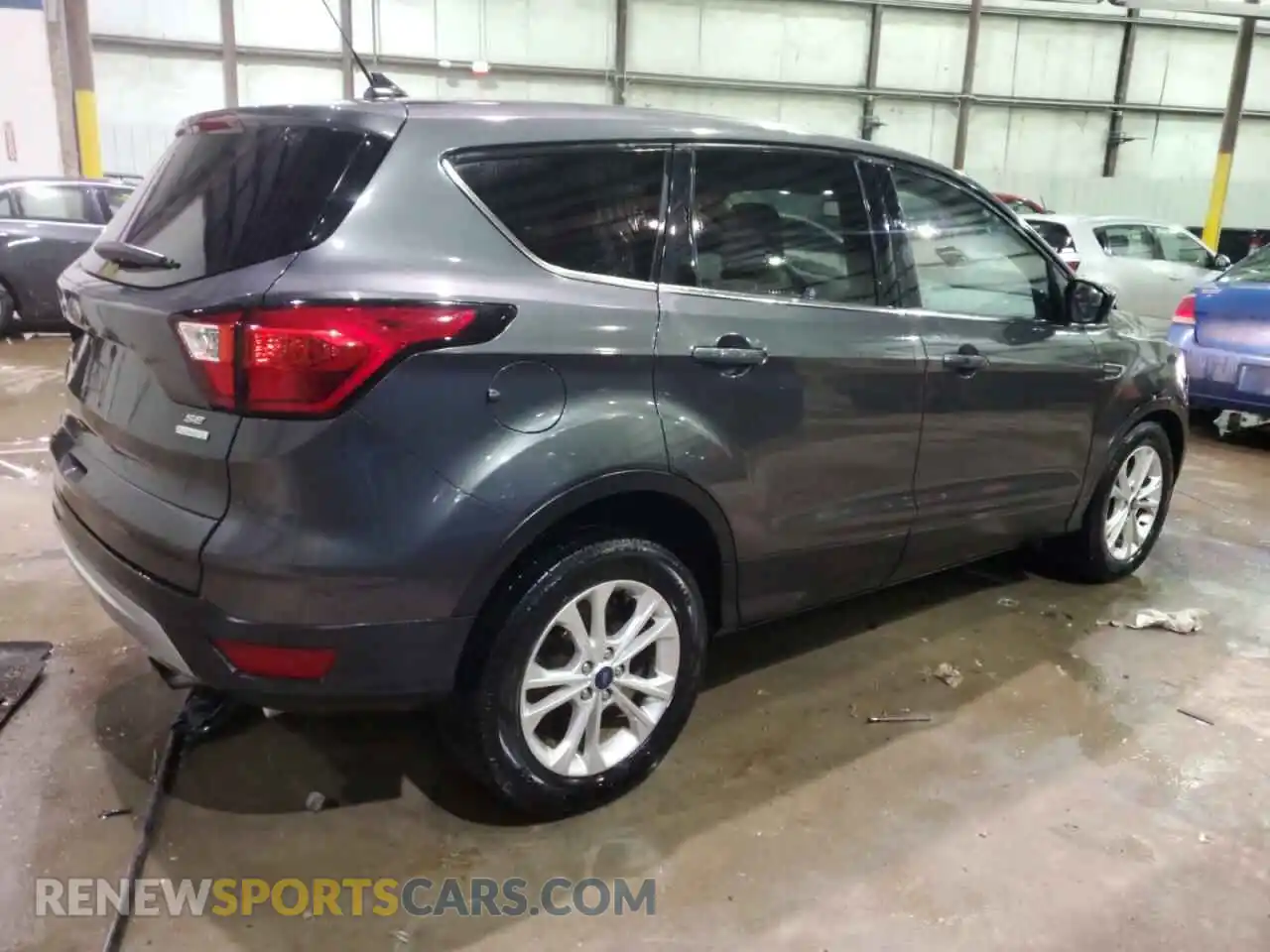 3 Photograph of a damaged car 1FMCU0GD4KUB64935 FORD ESCAPE 2019