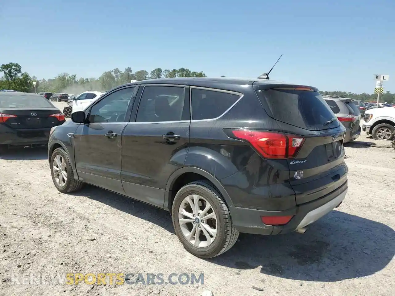 2 Photograph of a damaged car 1FMCU0GD4KUB77703 FORD ESCAPE 2019