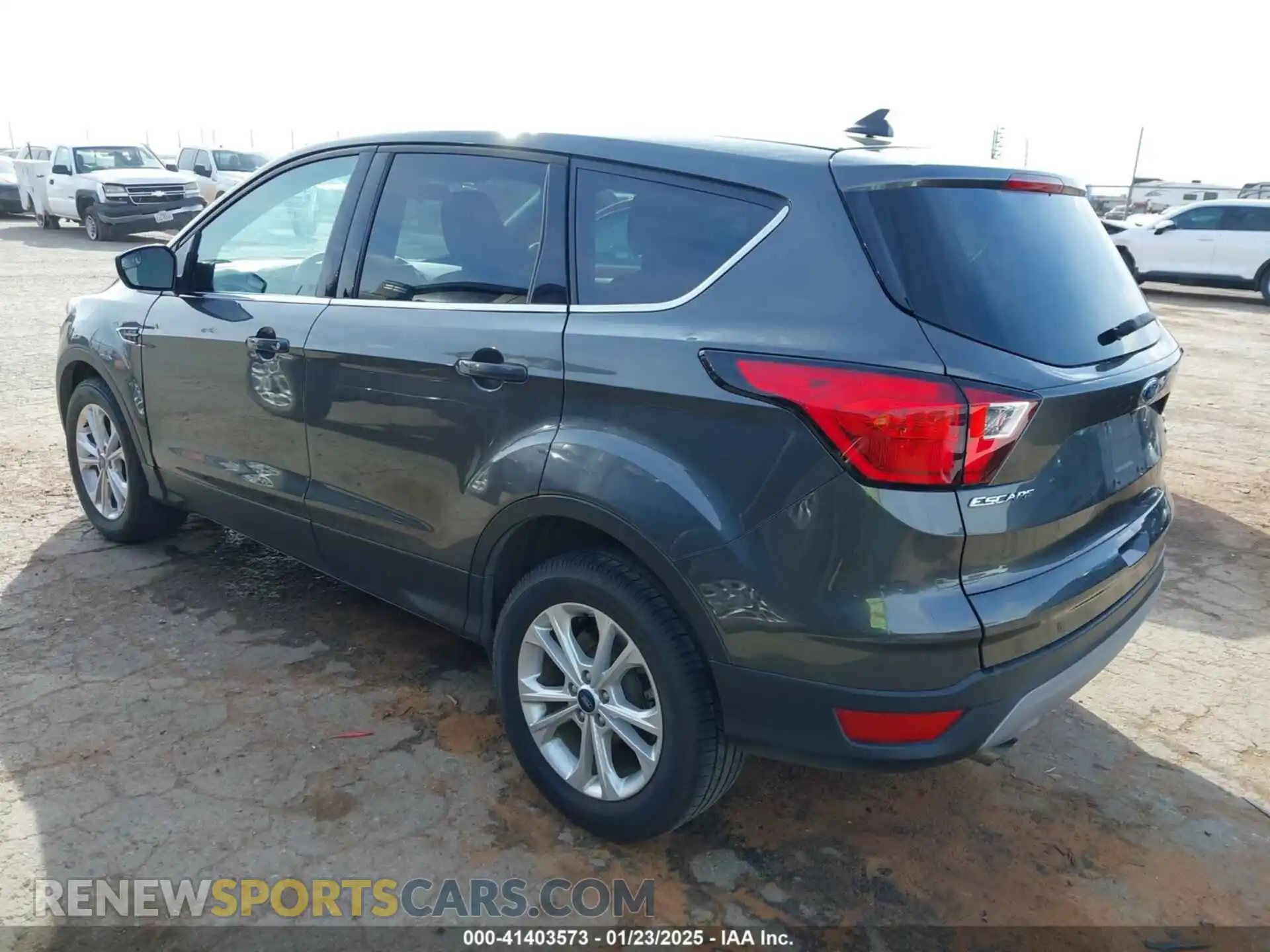3 Photograph of a damaged car 1FMCU0GD5KUA62706 FORD ESCAPE 2019