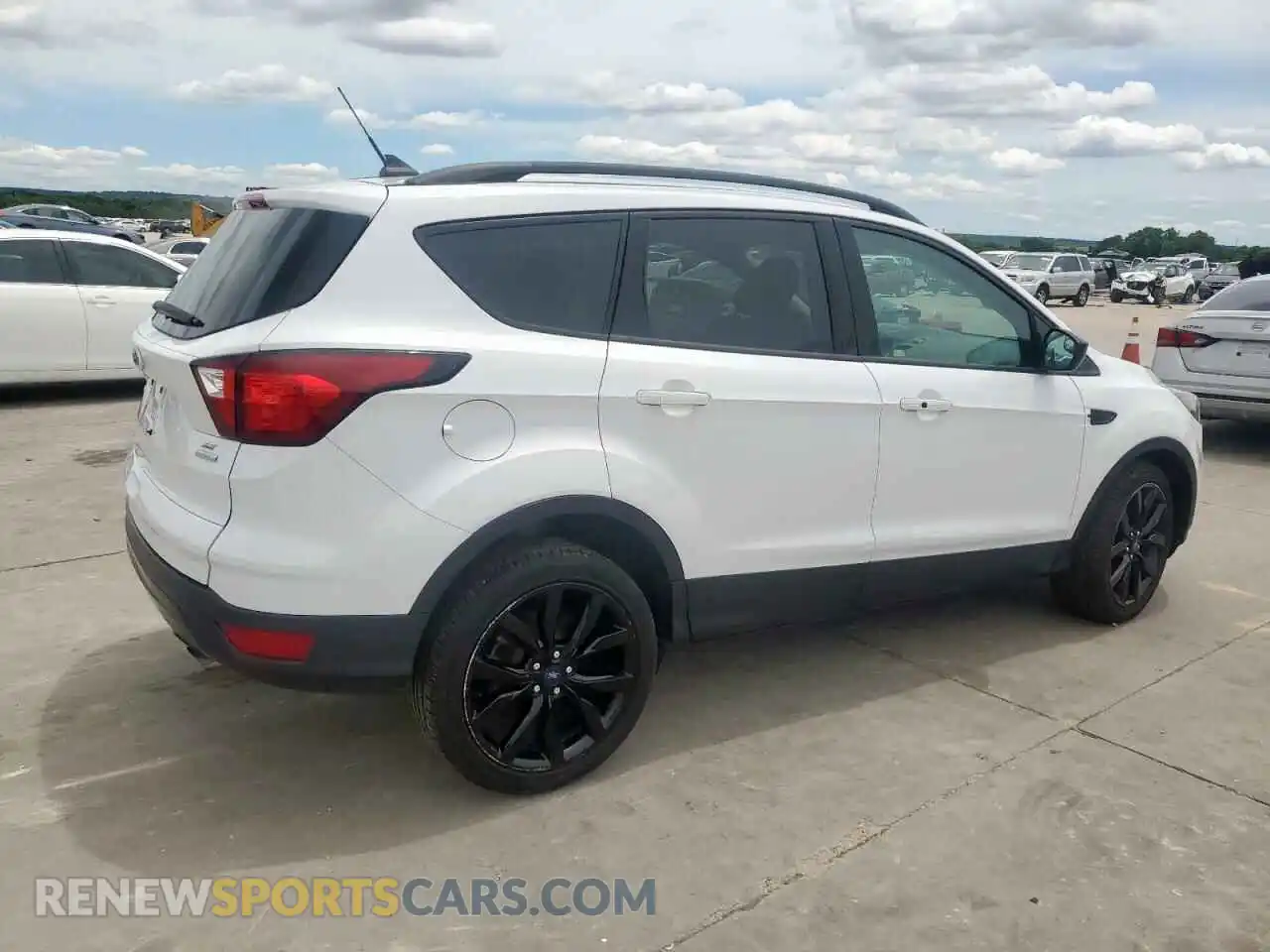 3 Photograph of a damaged car 1FMCU0GD5KUB25951 FORD ESCAPE 2019