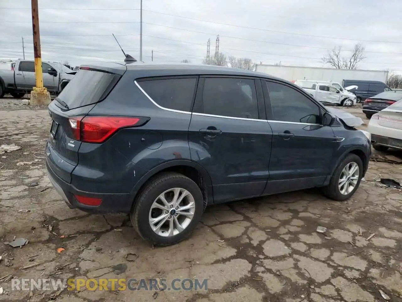 3 Photograph of a damaged car 1FMCU0GD5KUB55466 FORD ESCAPE 2019