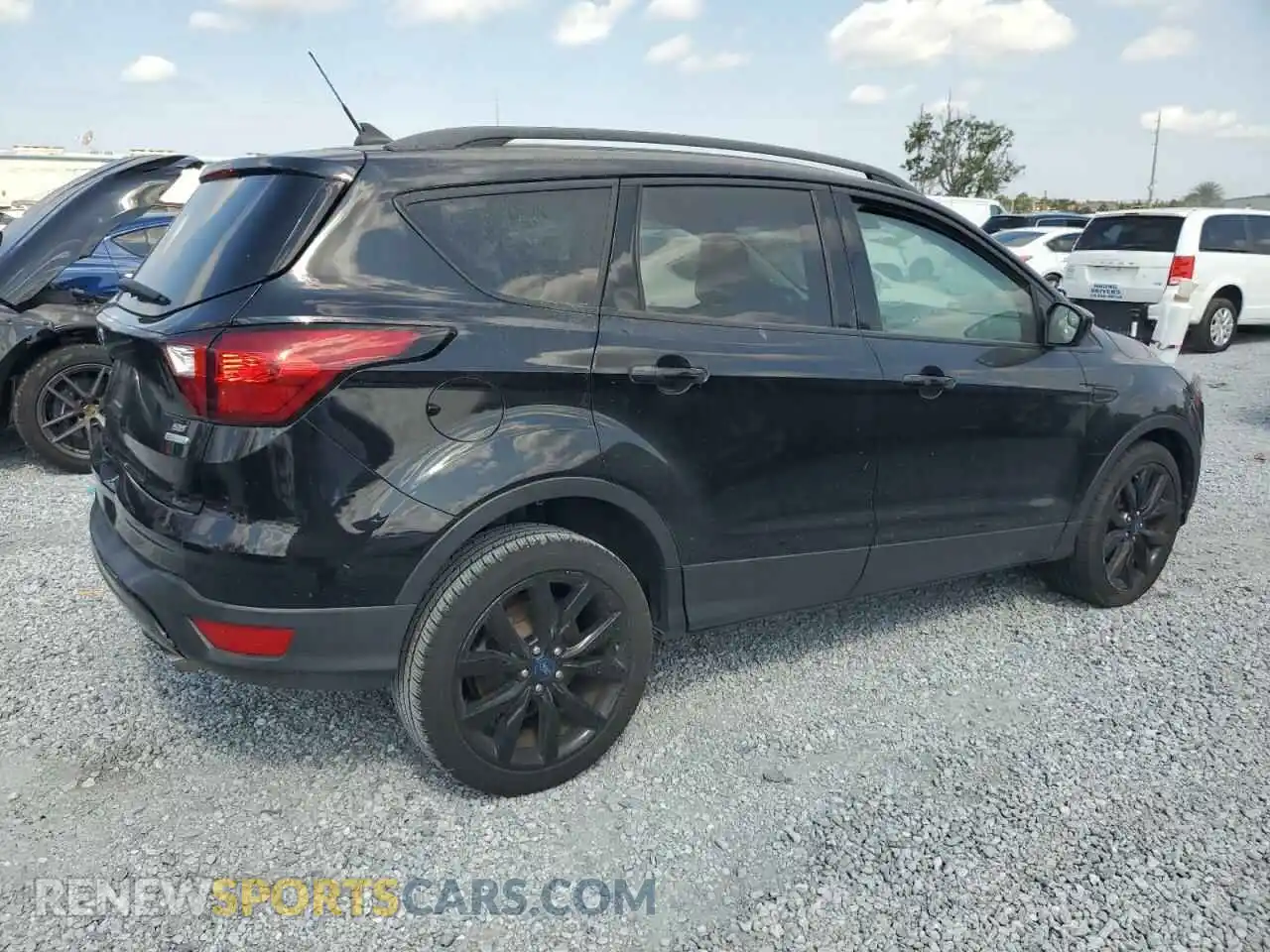 3 Photograph of a damaged car 1FMCU0GD5KUC20168 FORD ESCAPE 2019