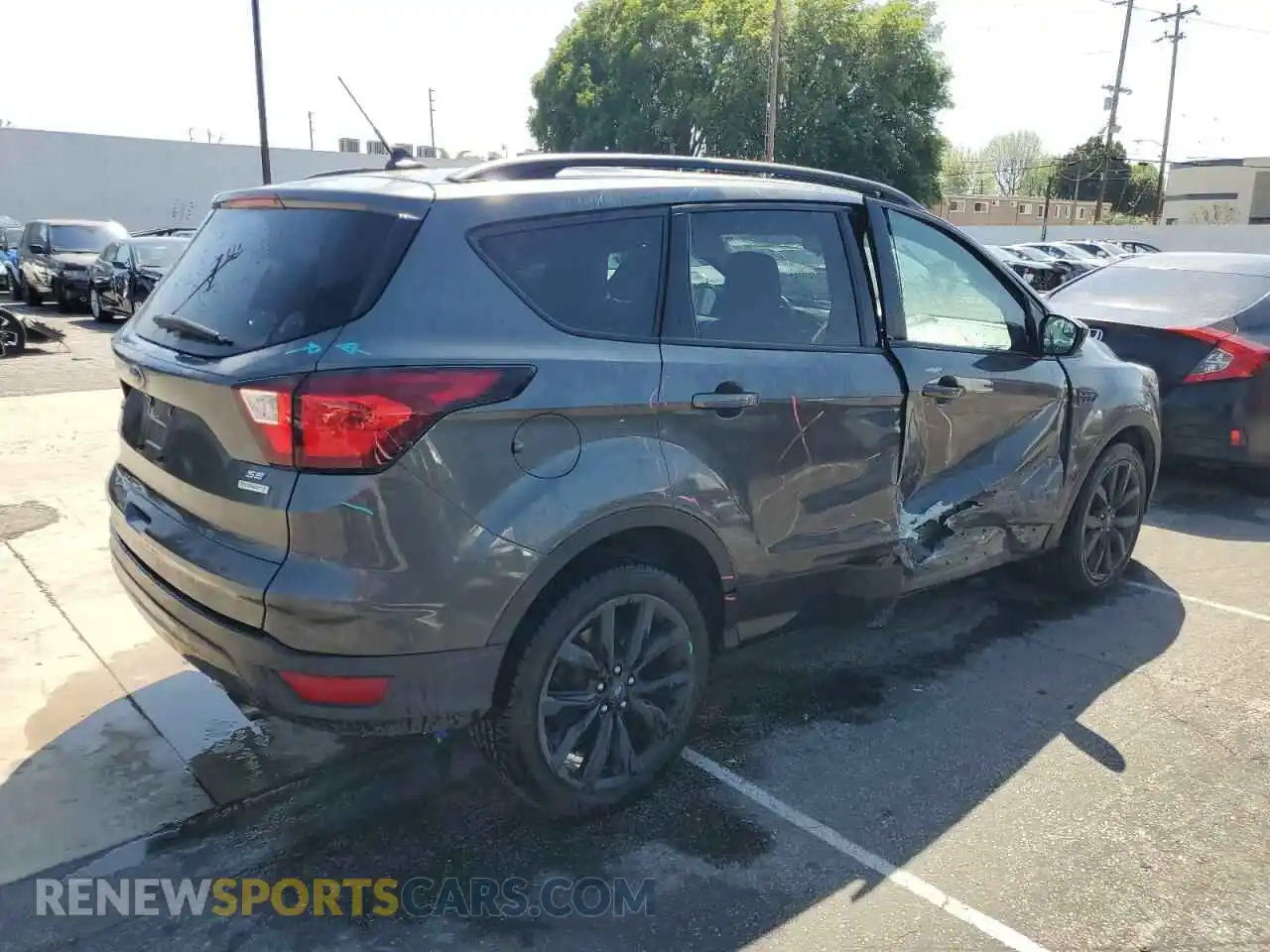 3 Photograph of a damaged car 1FMCU0GD6KUA25082 FORD ESCAPE 2019