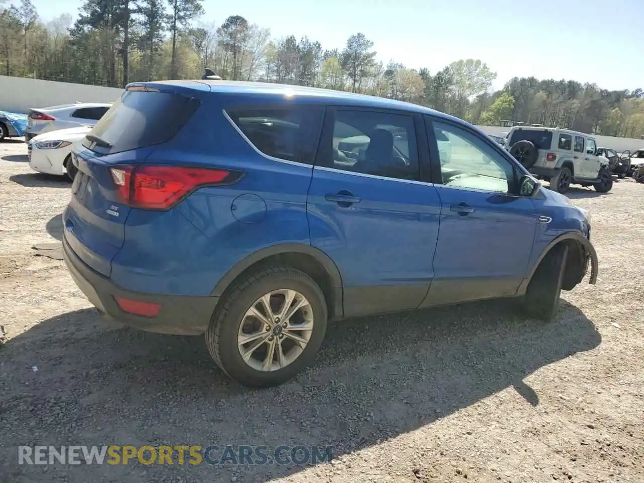 3 Photograph of a damaged car 1FMCU0GD6KUA32596 FORD ESCAPE 2019
