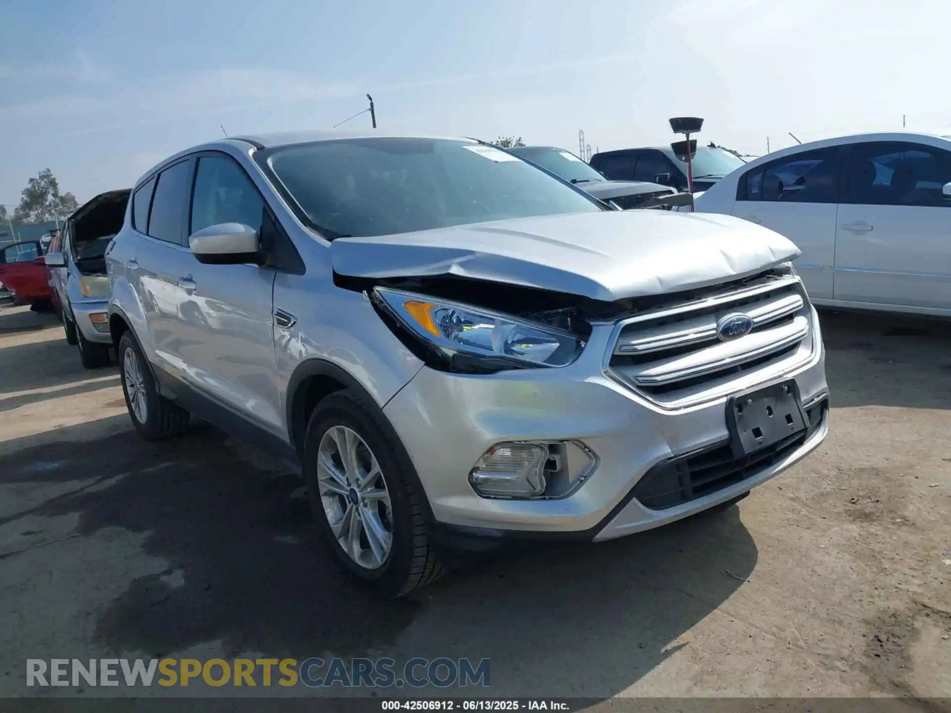 1 Photograph of a damaged car 1FMCU0GD6KUB31225 FORD ESCAPE 2019