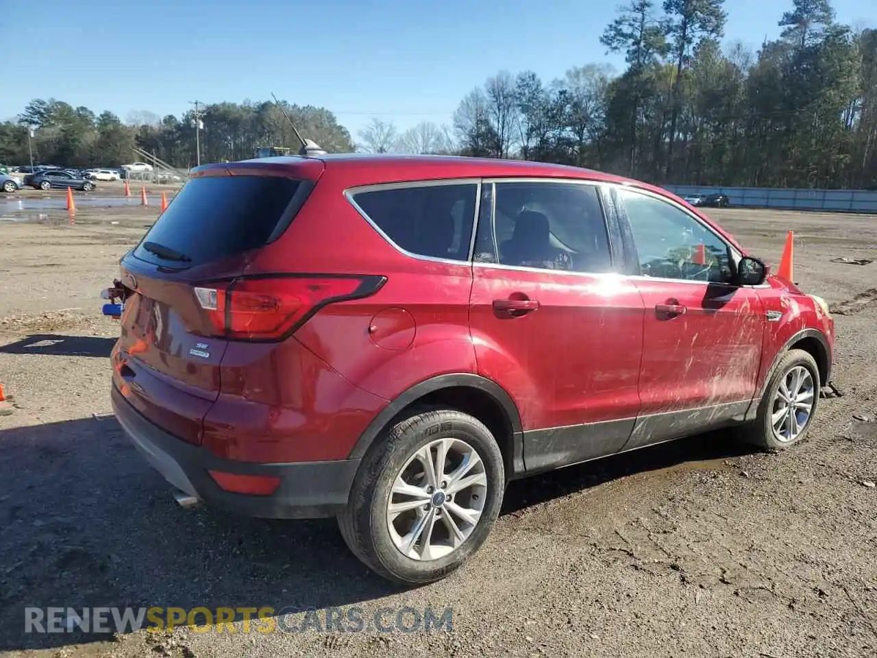 3 Photograph of a damaged car 1FMCU0GD6KUB46789 FORD ESCAPE 2019