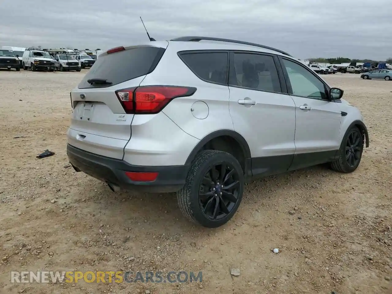 3 Photograph of a damaged car 1FMCU0GD6KUC52353 FORD ESCAPE 2019