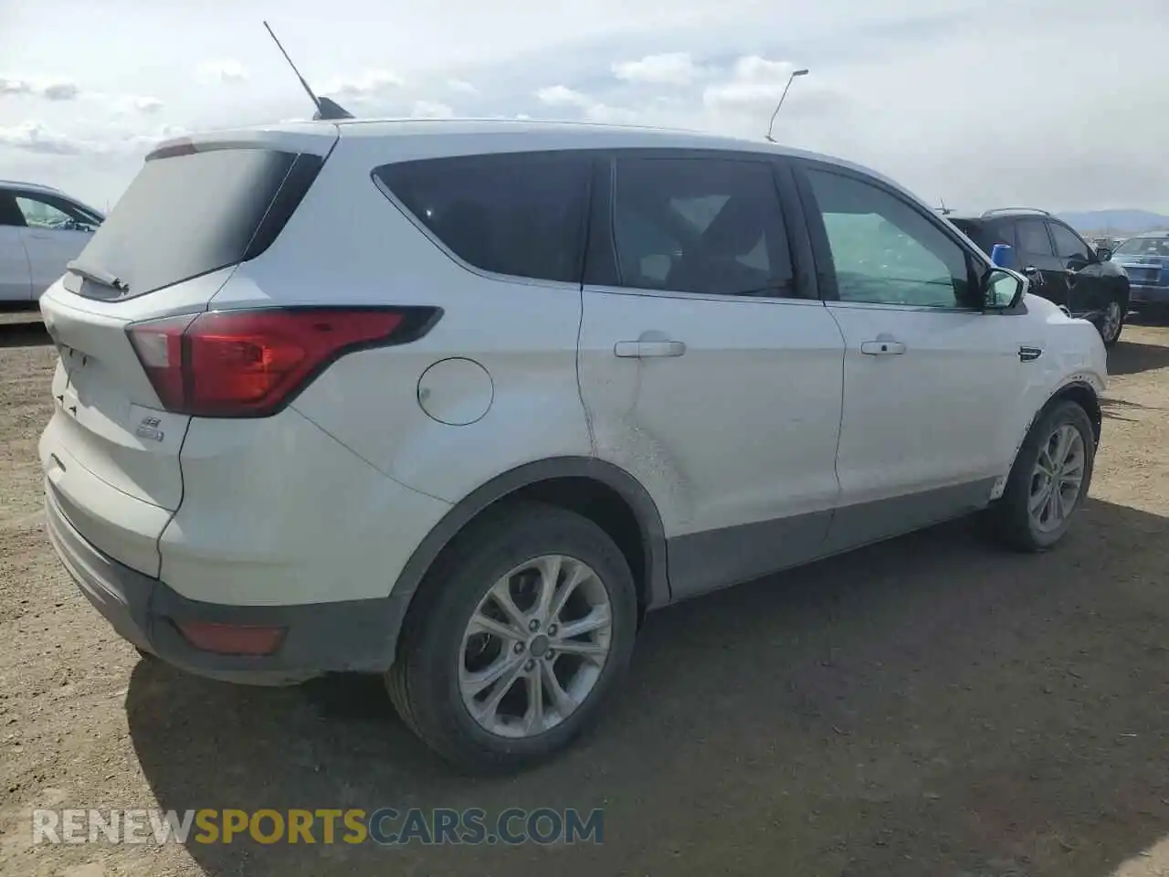 3 Photograph of a damaged car 1FMCU0GD7KUA10719 FORD ESCAPE 2019